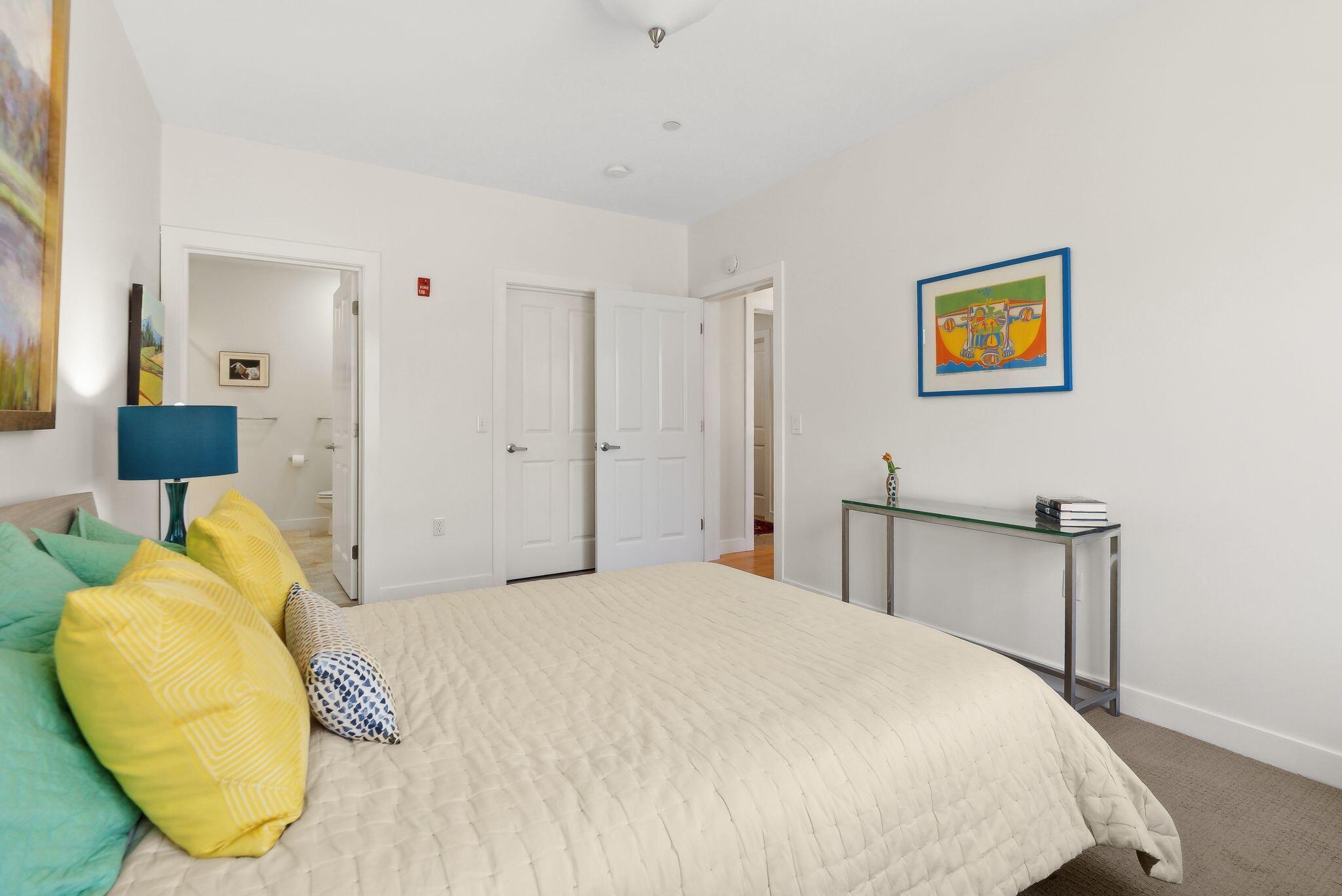 135 Sheridan Street, 307