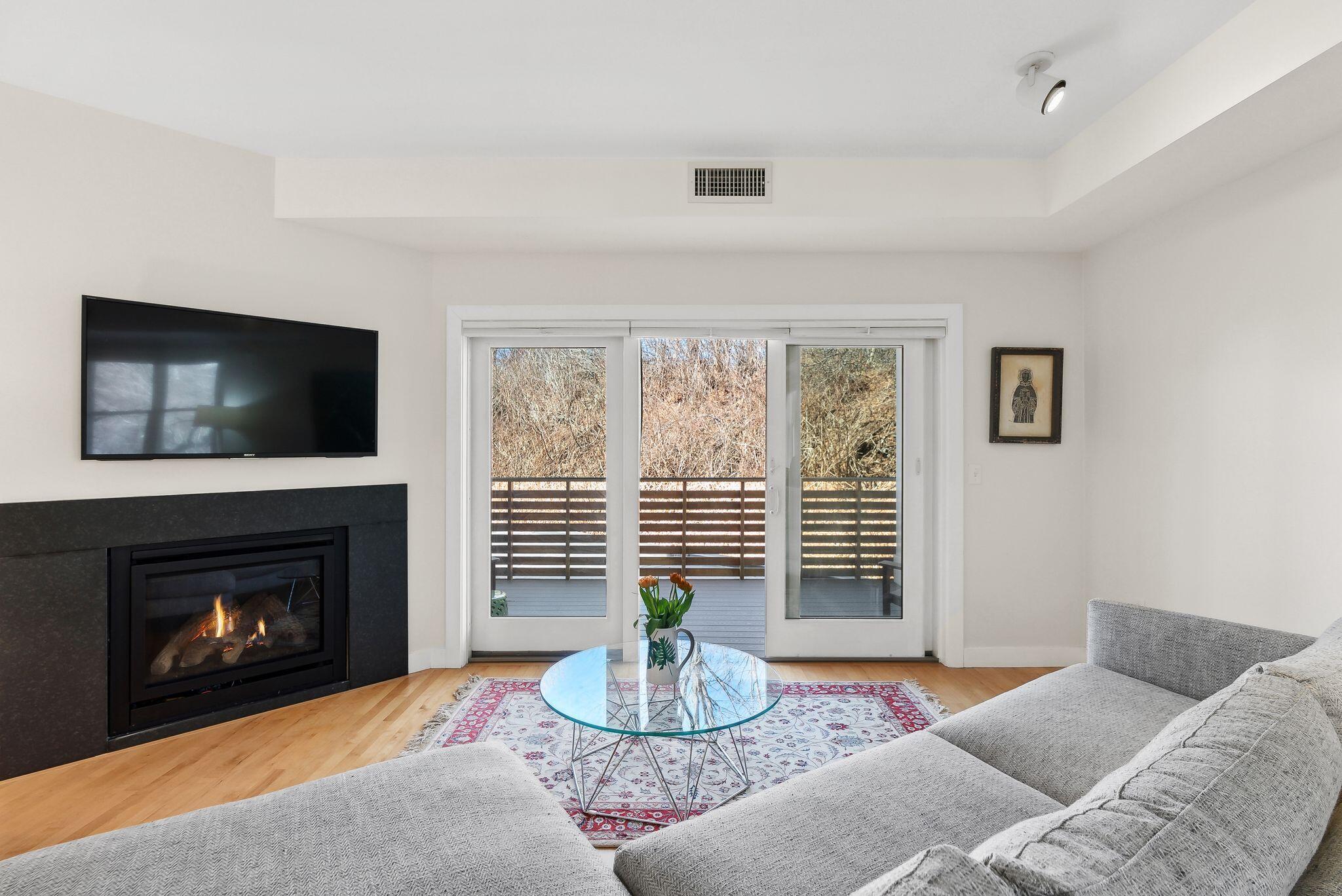135 Sheridan Street, 307