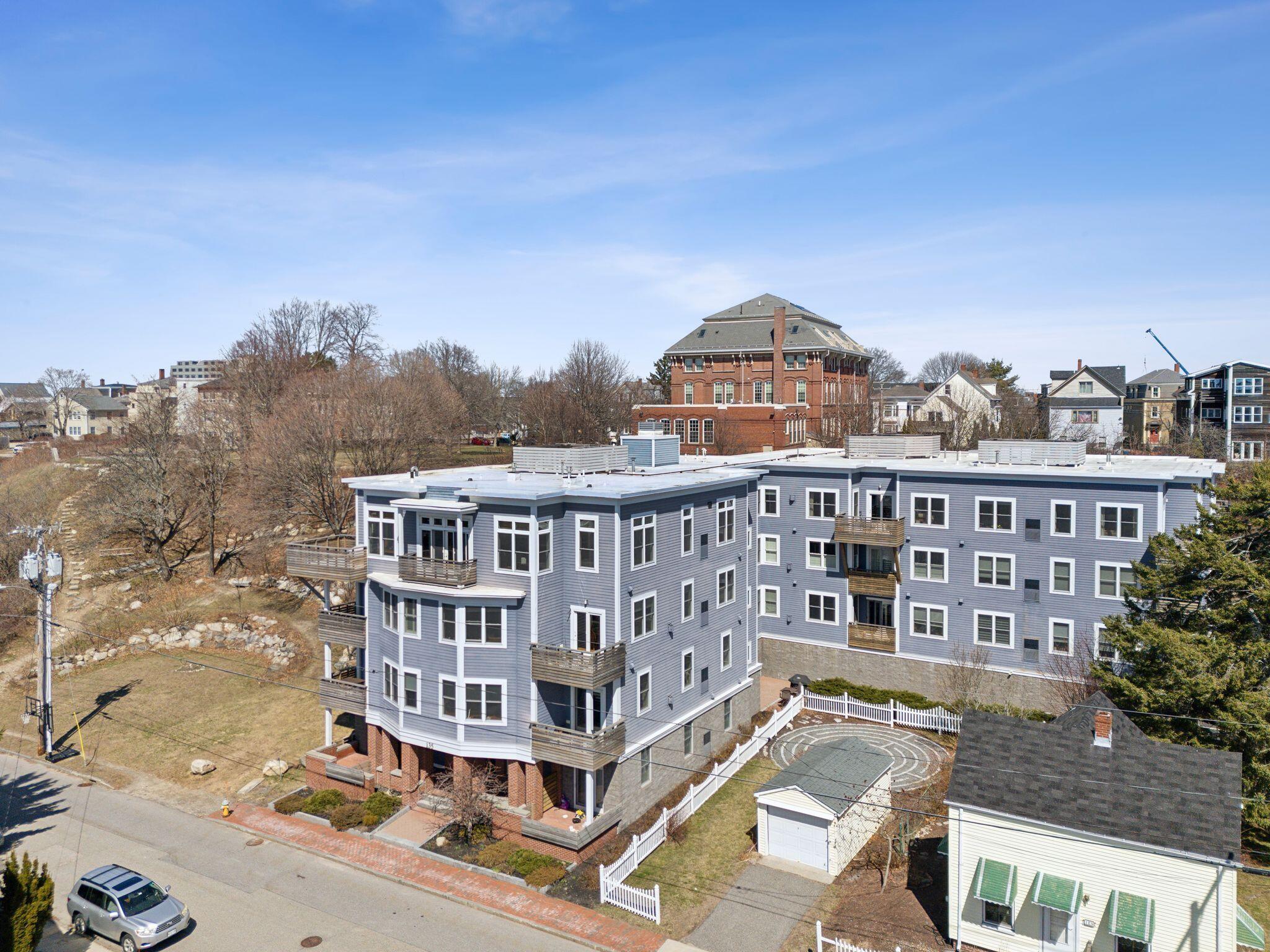 135 Sheridan Street, 307
