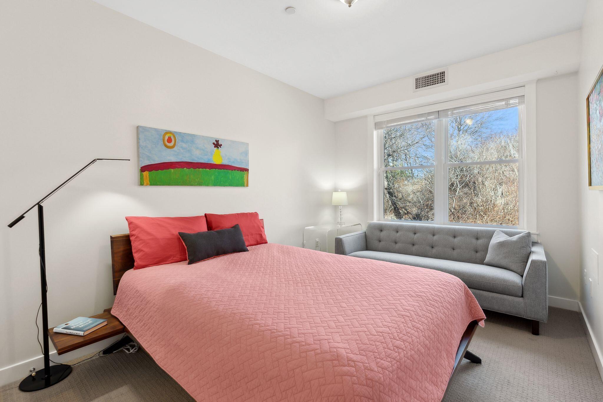 135 Sheridan Street, 307