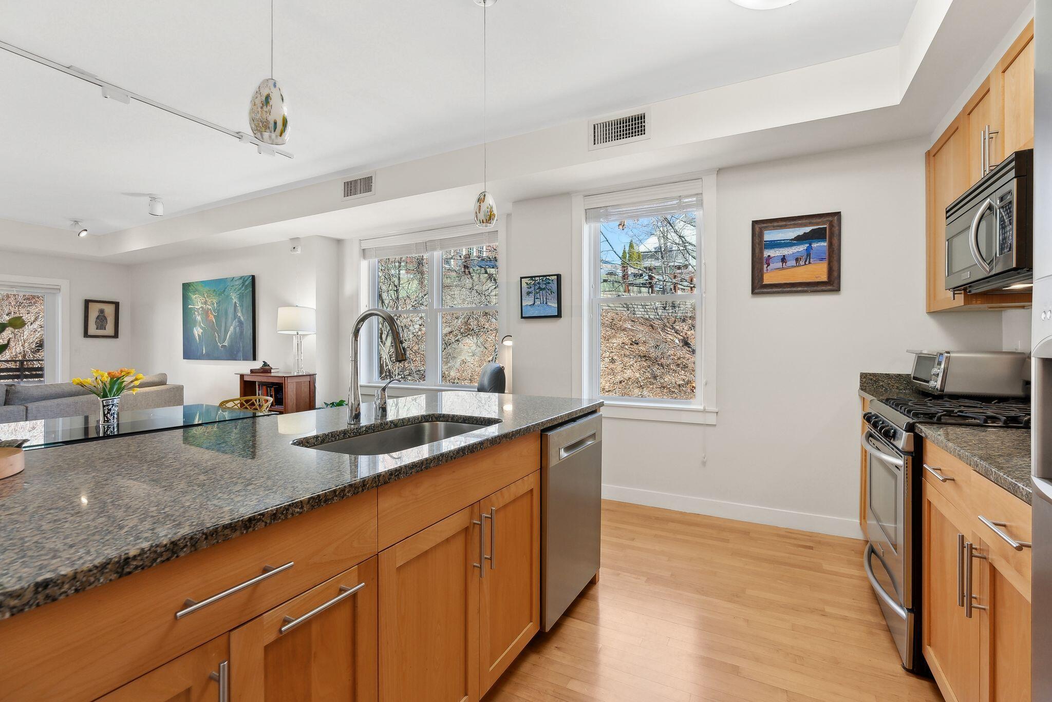 135 Sheridan Street, 307