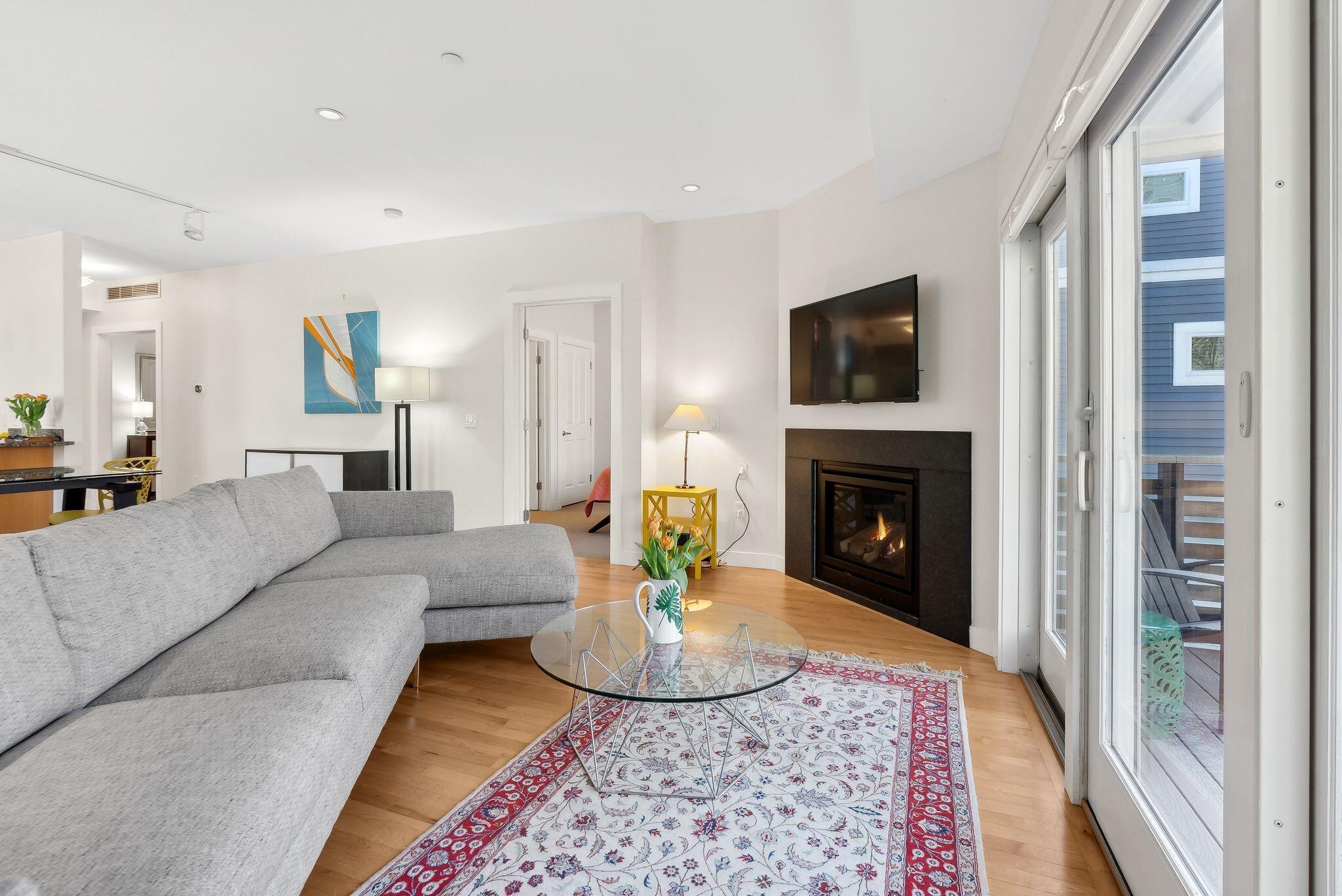 135 Sheridan Street, 307
