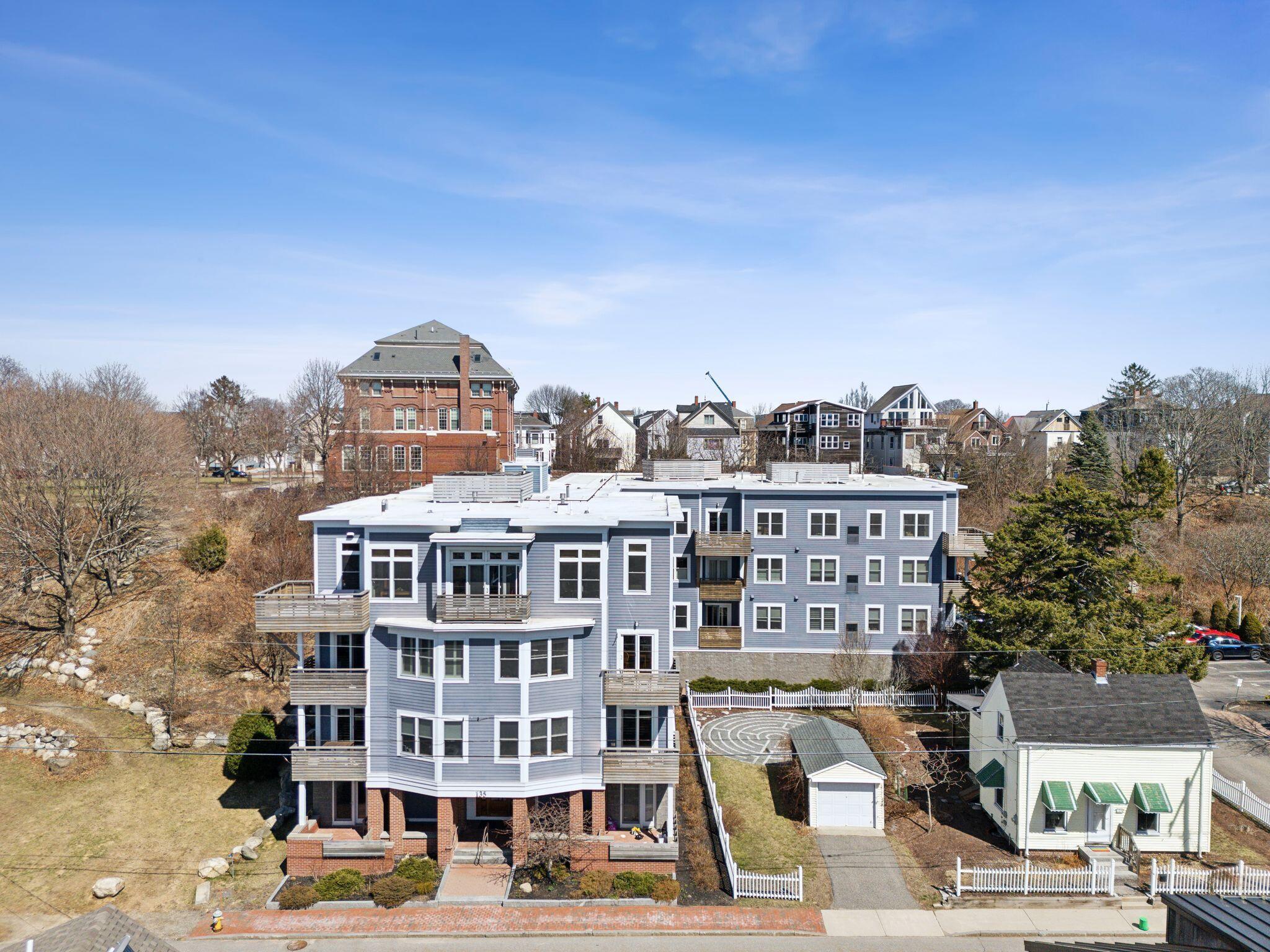 135 Sheridan Street, 307