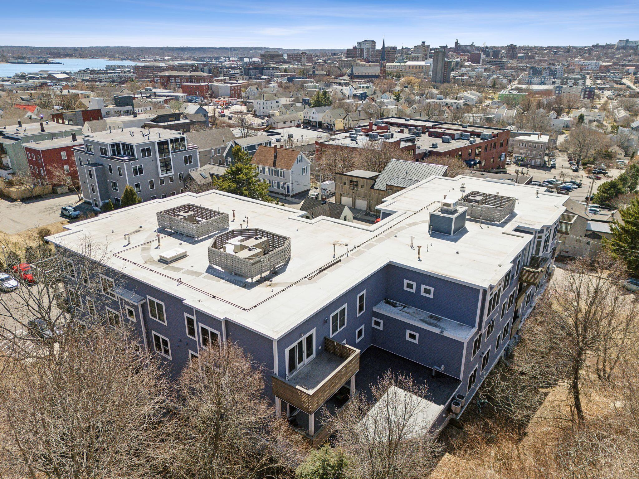 135 Sheridan Street, 307
