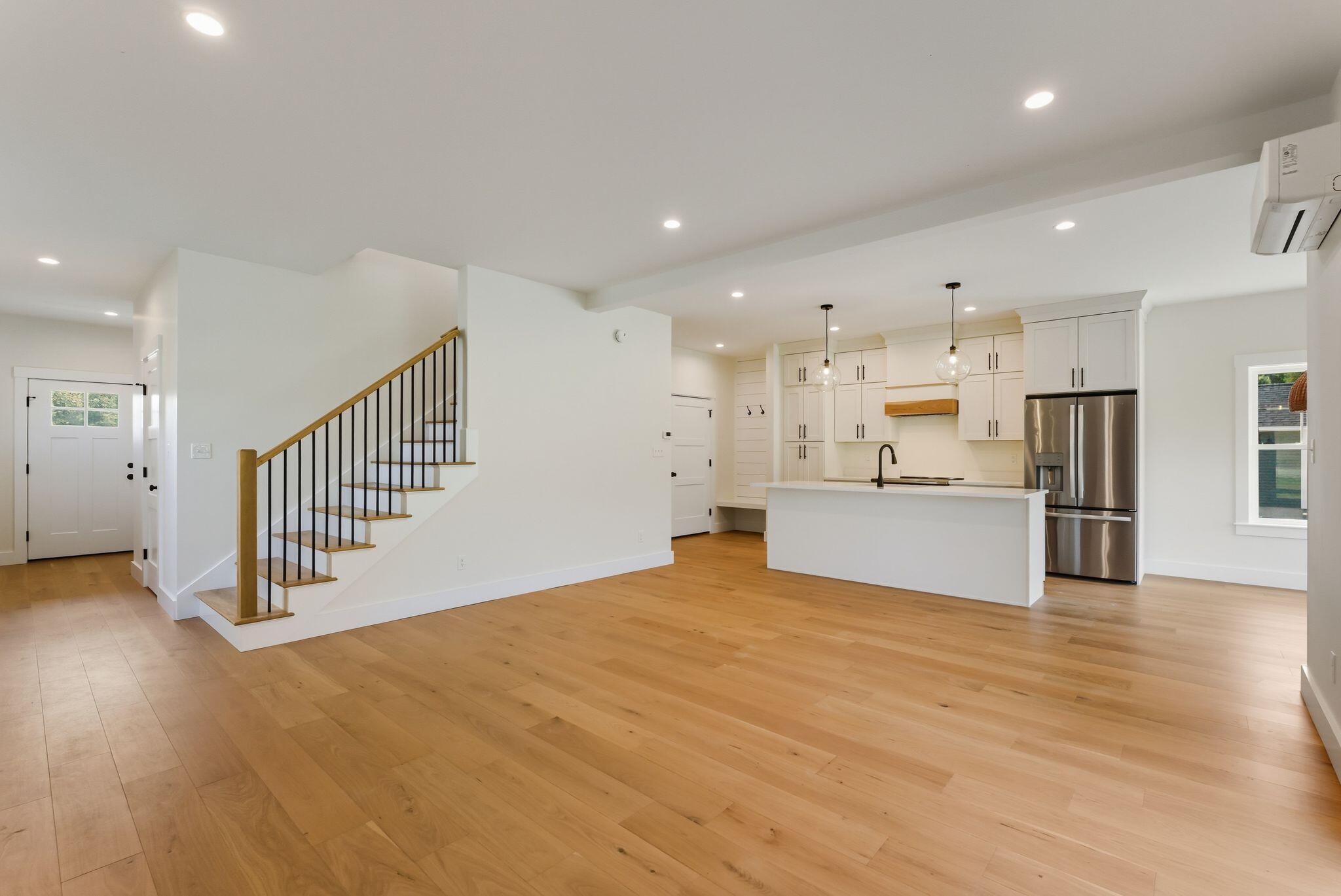9 Feldspar Lane, 5