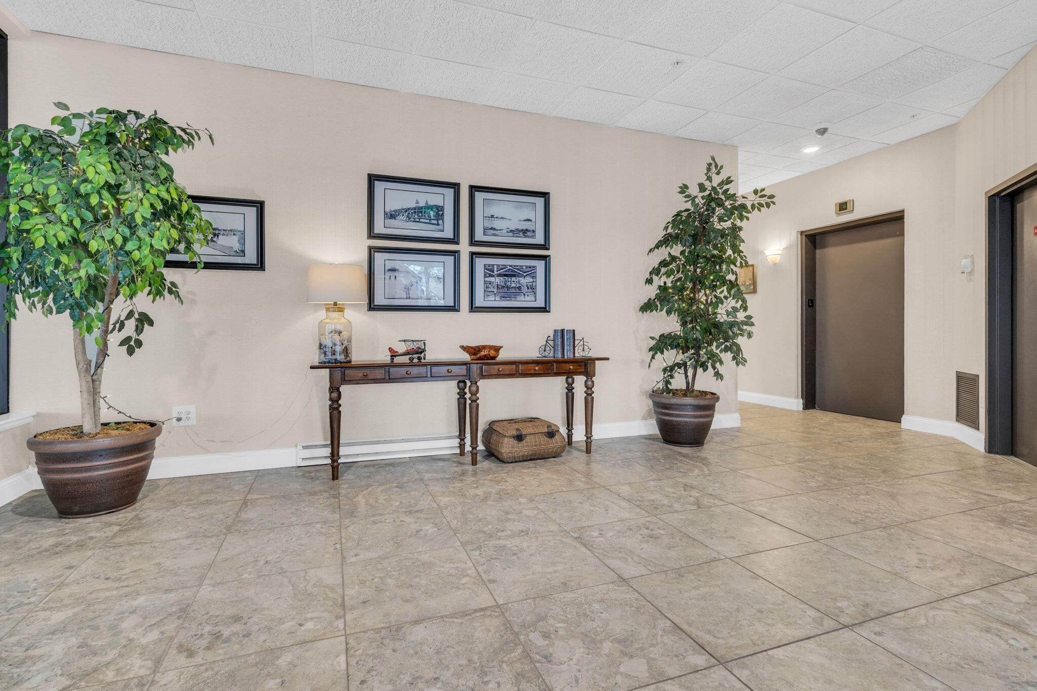 215 E Grand Avenue, 206