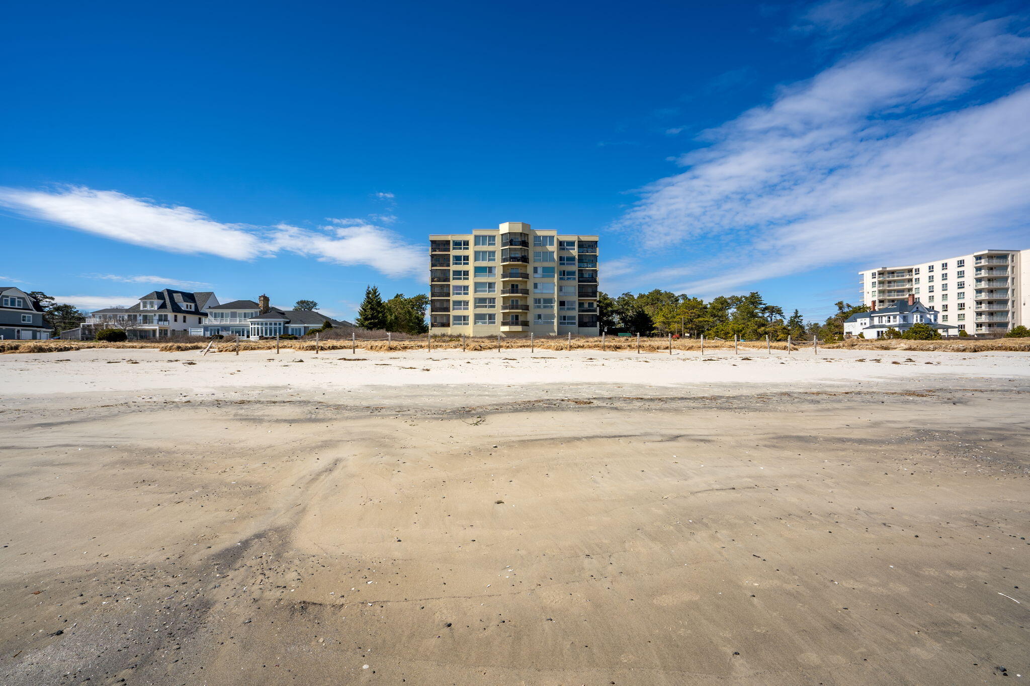 215 E Grand Avenue, 206