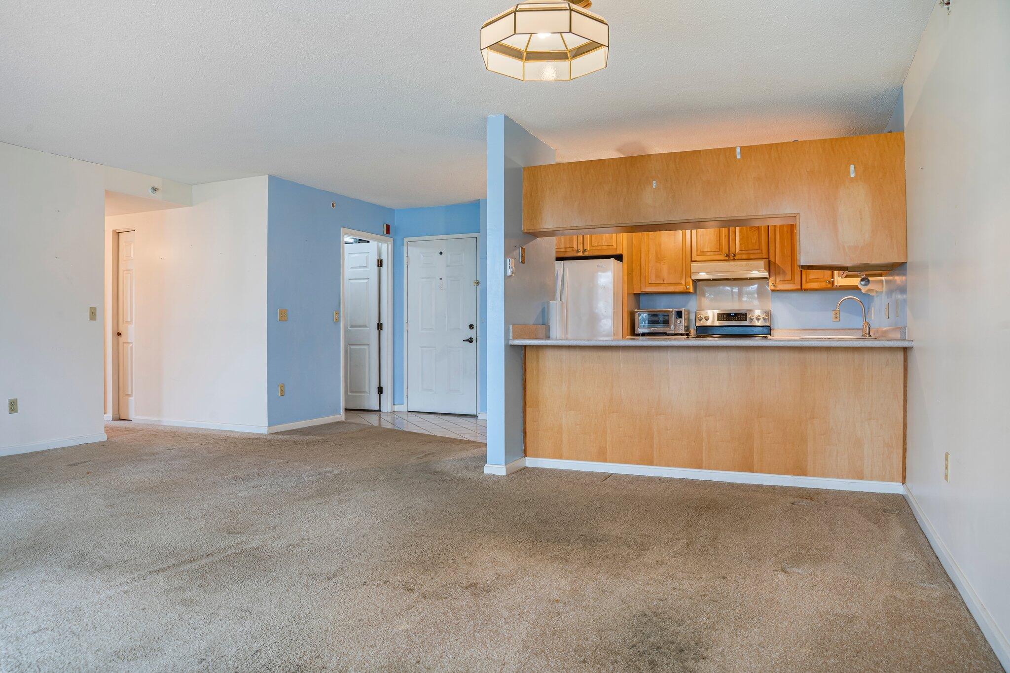 215 E Grand Avenue, 206