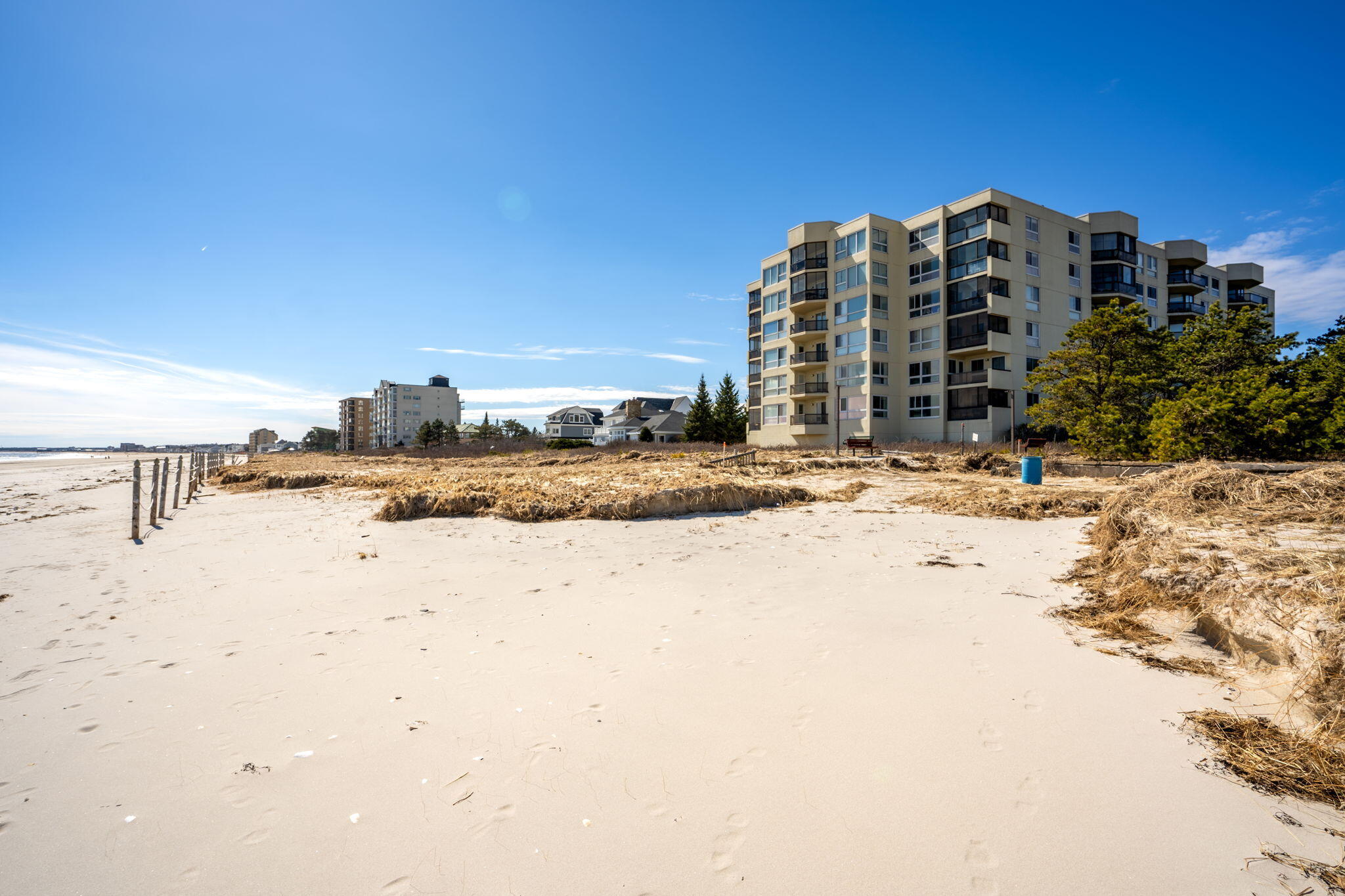 215 E Grand Avenue, 206