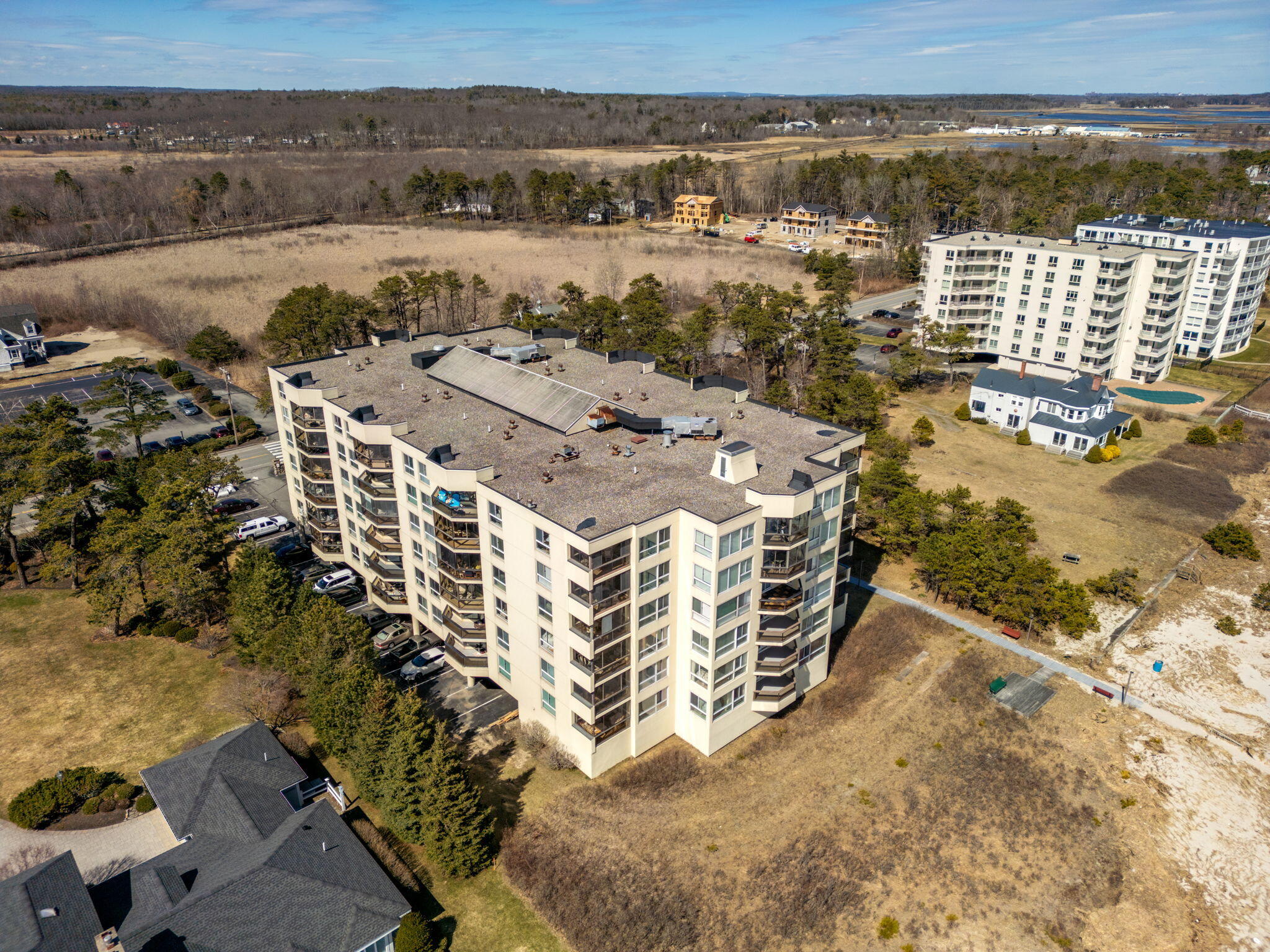 215 E Grand Avenue, 206