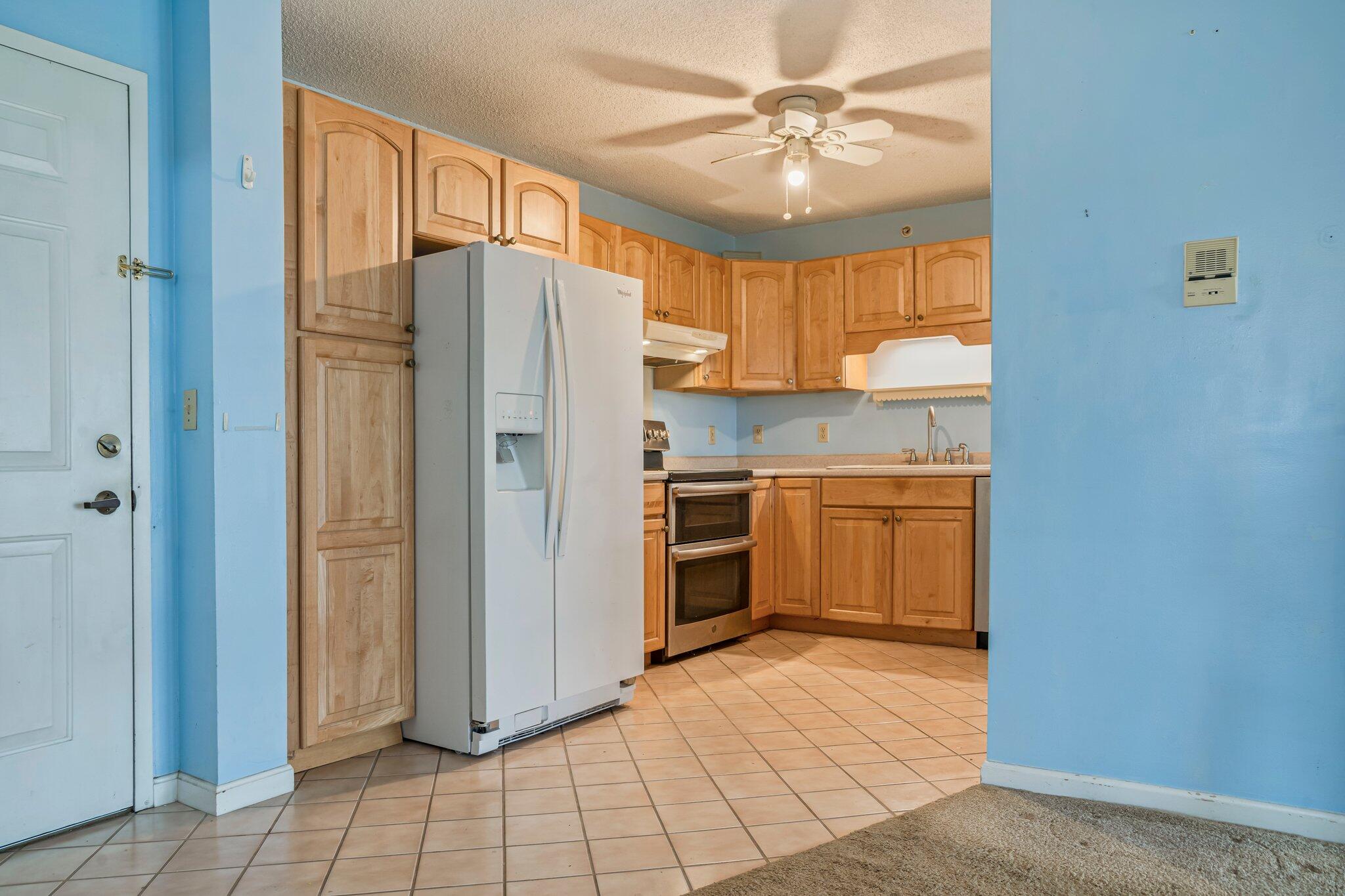 215 E Grand Avenue, 206