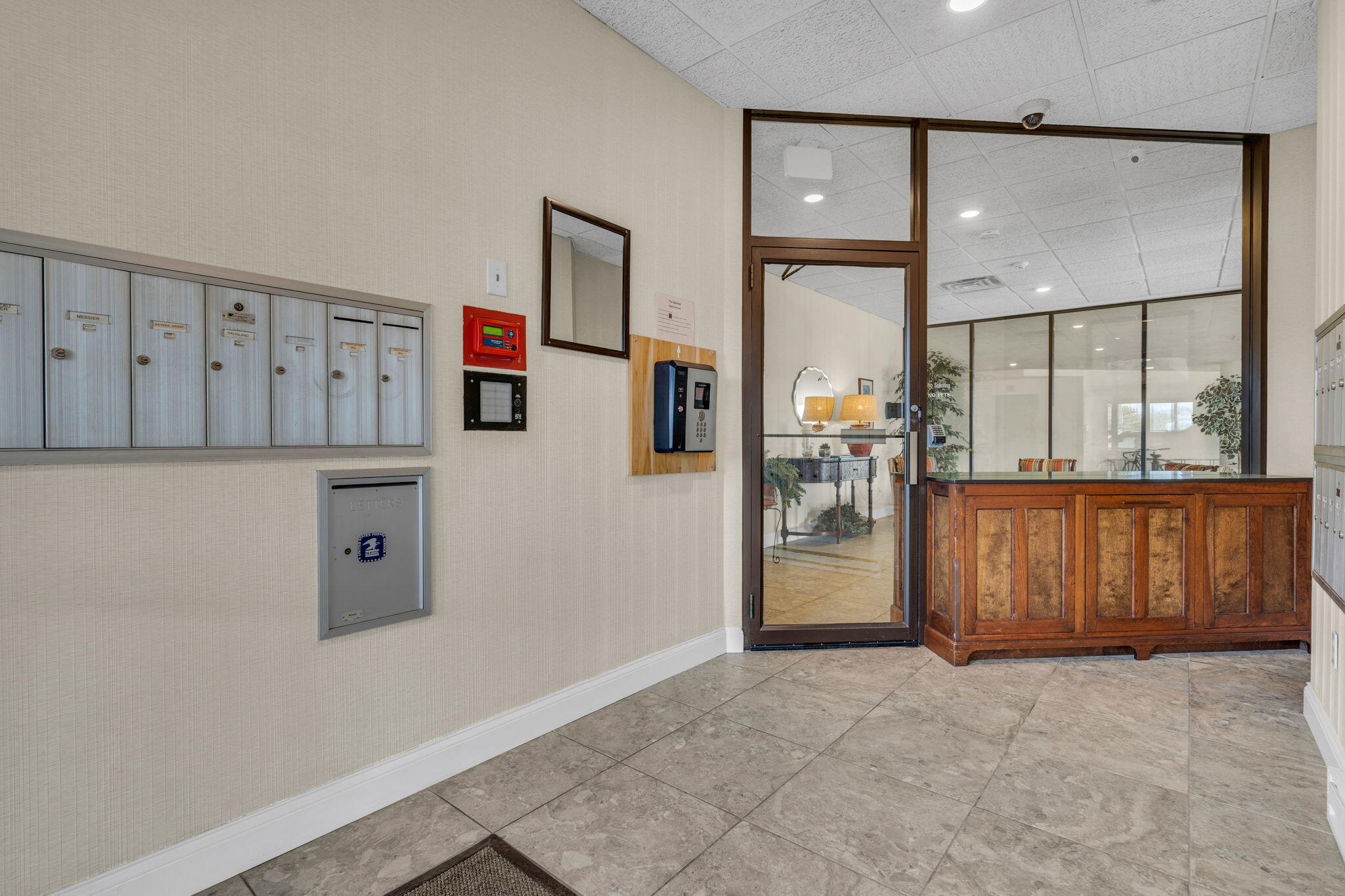 215 E Grand Avenue, 206