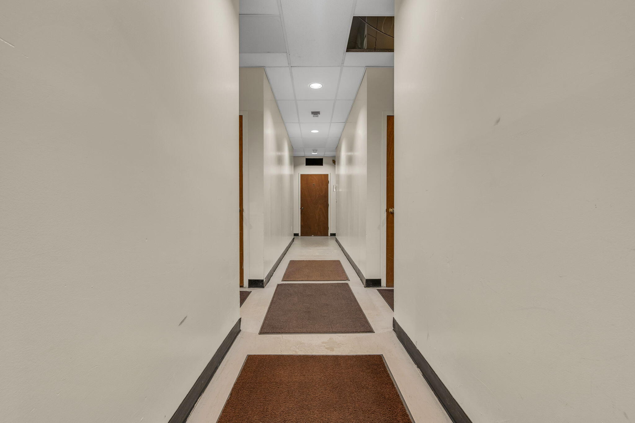 215 E Grand Avenue, 206