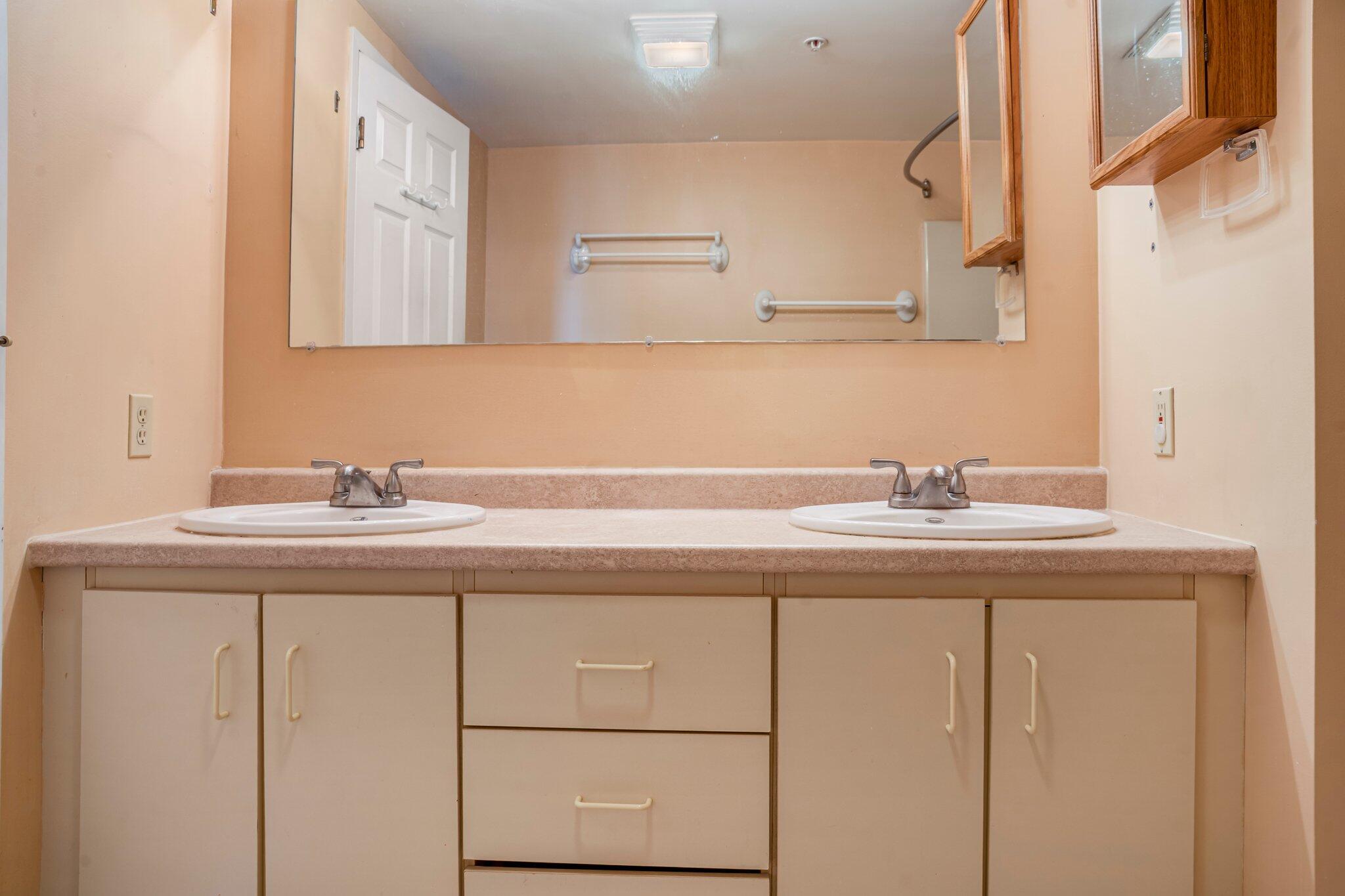 215 E Grand Avenue, 206