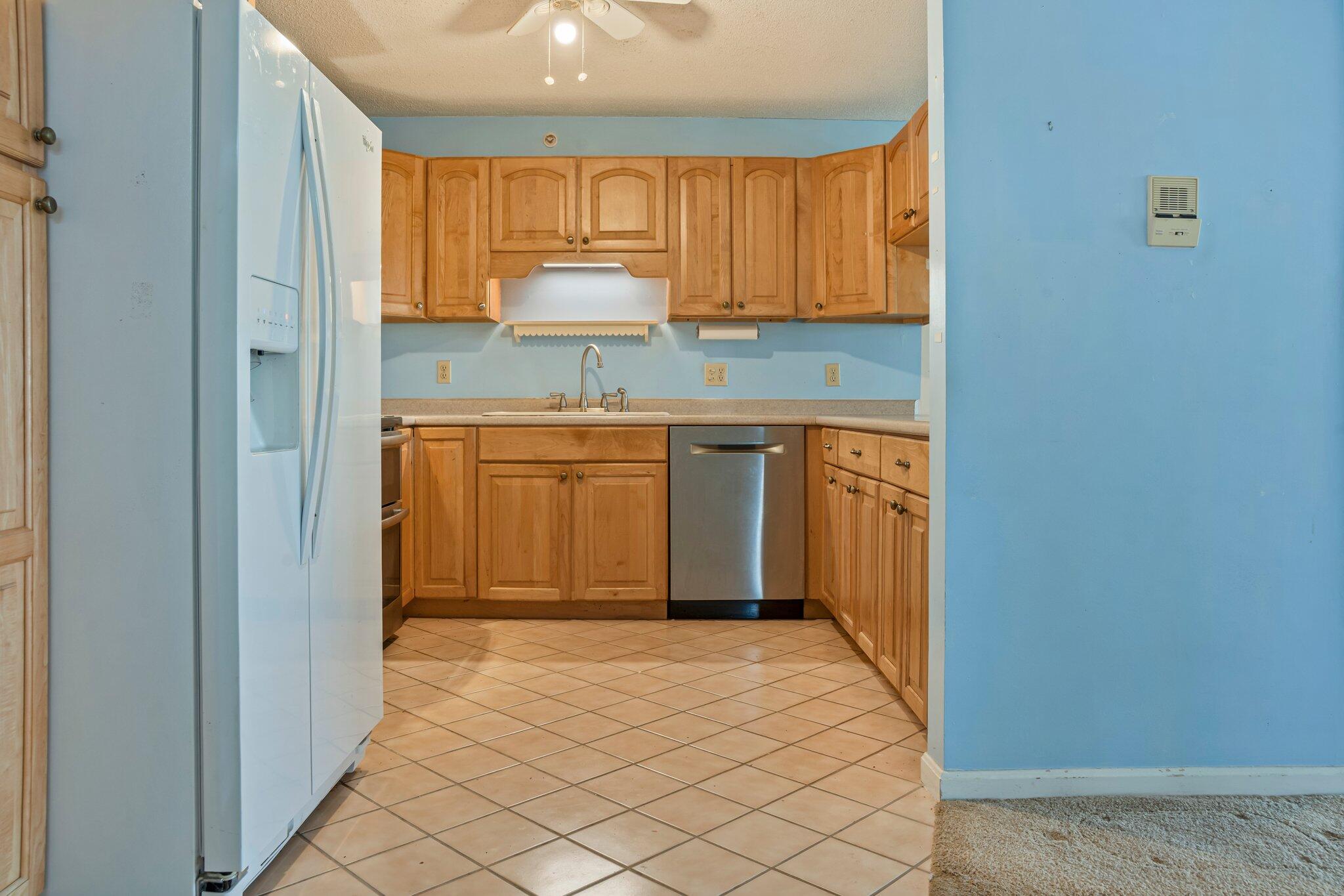 215 E Grand Avenue, 206