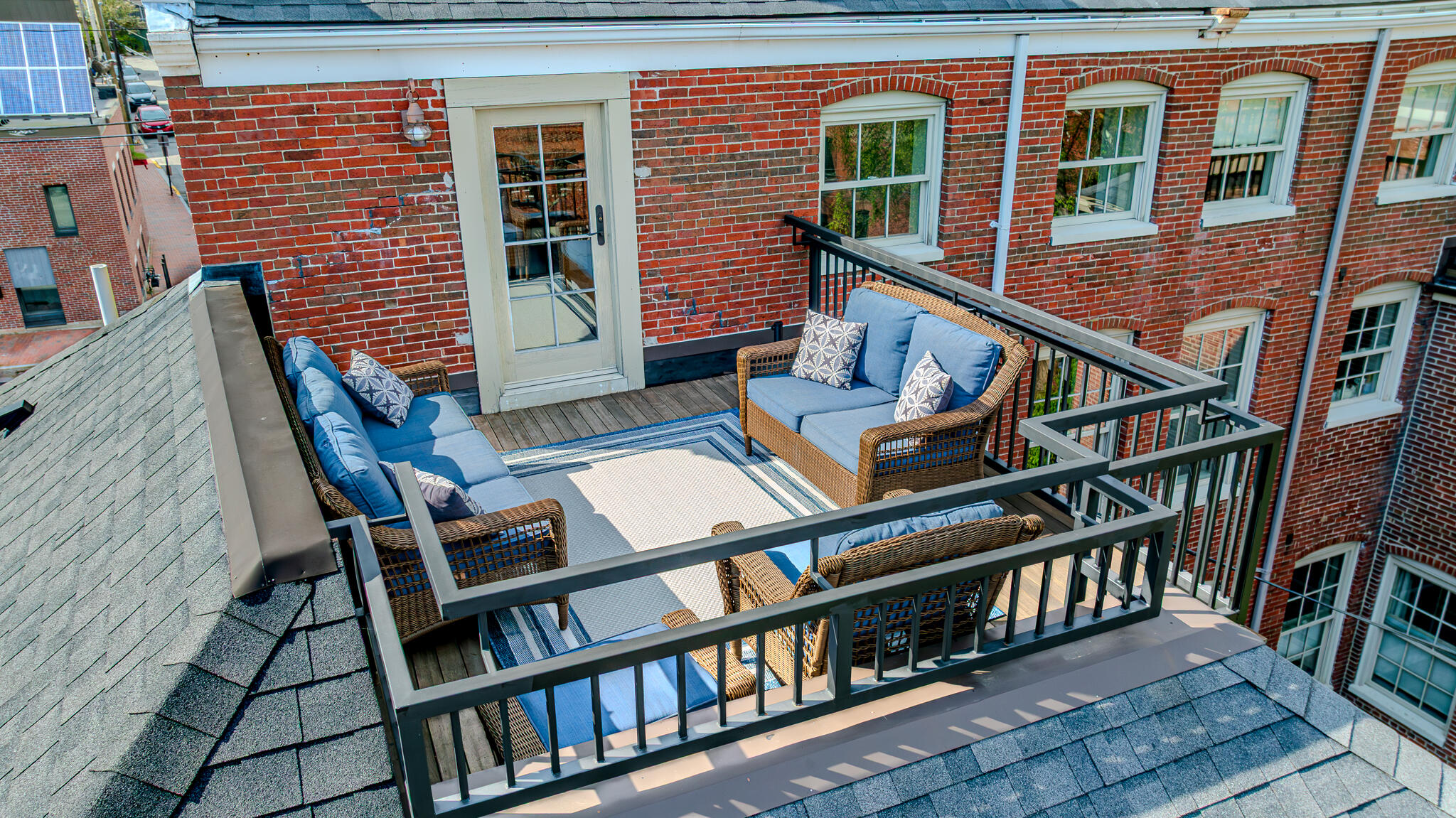 32 Pleasant Street, 3