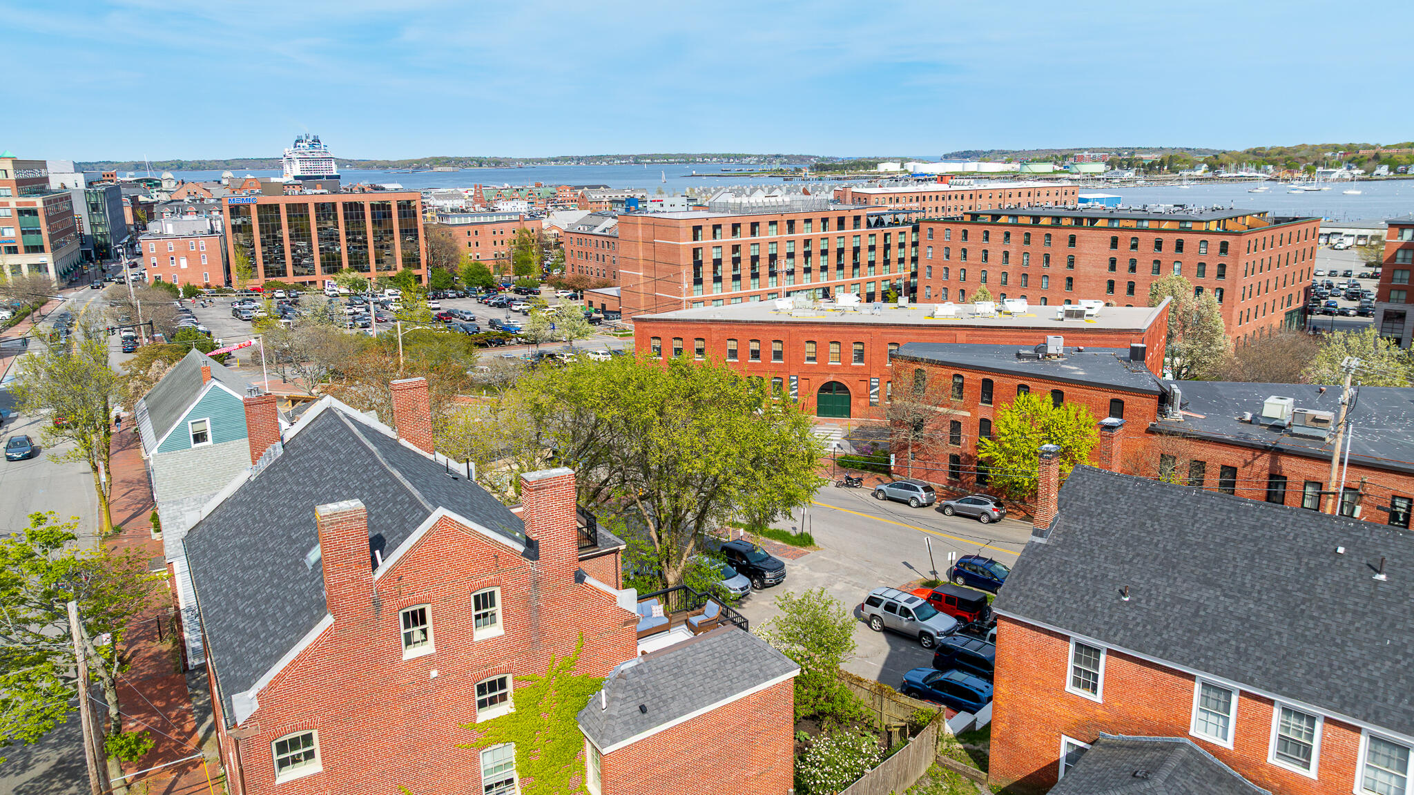32 Pleasant Street, 3