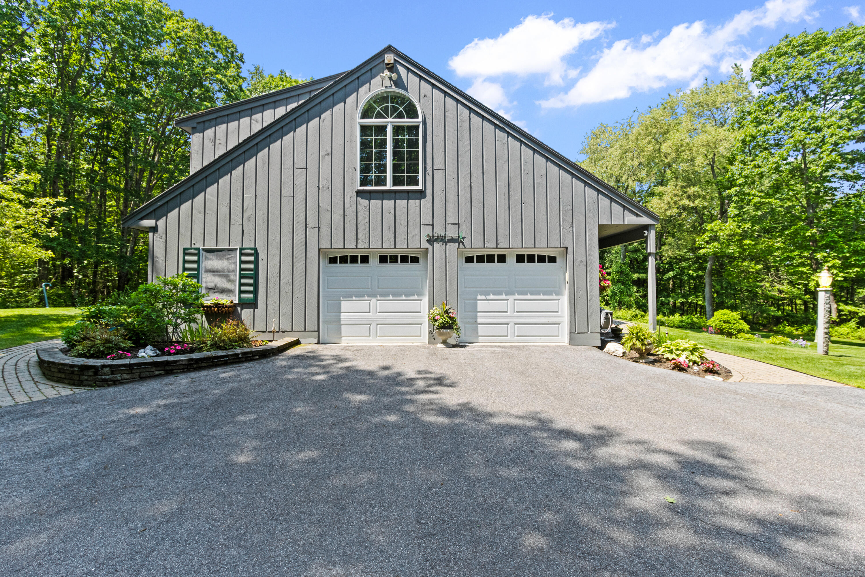 6 Hackmatack Drive