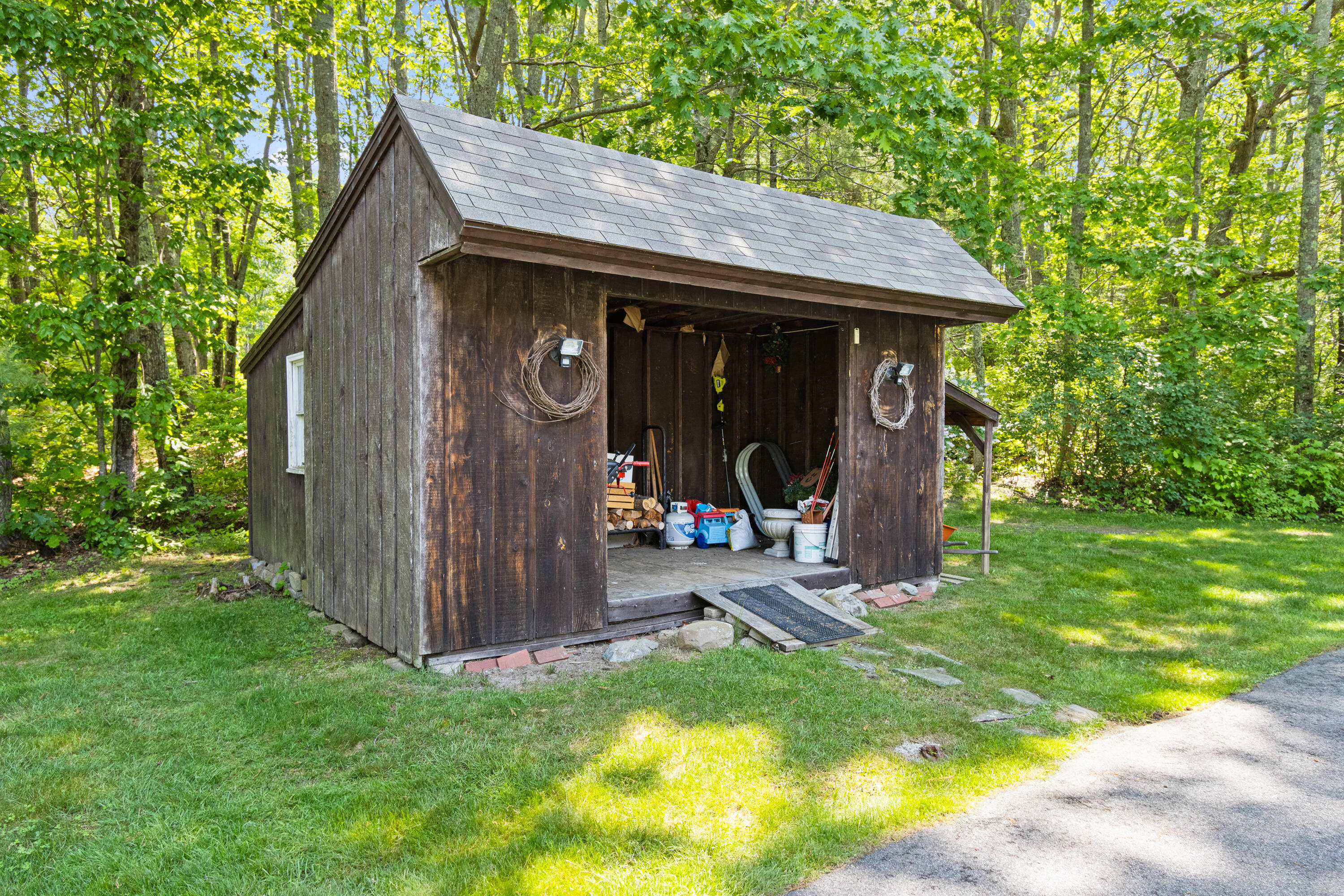 6 Hackmatack Drive