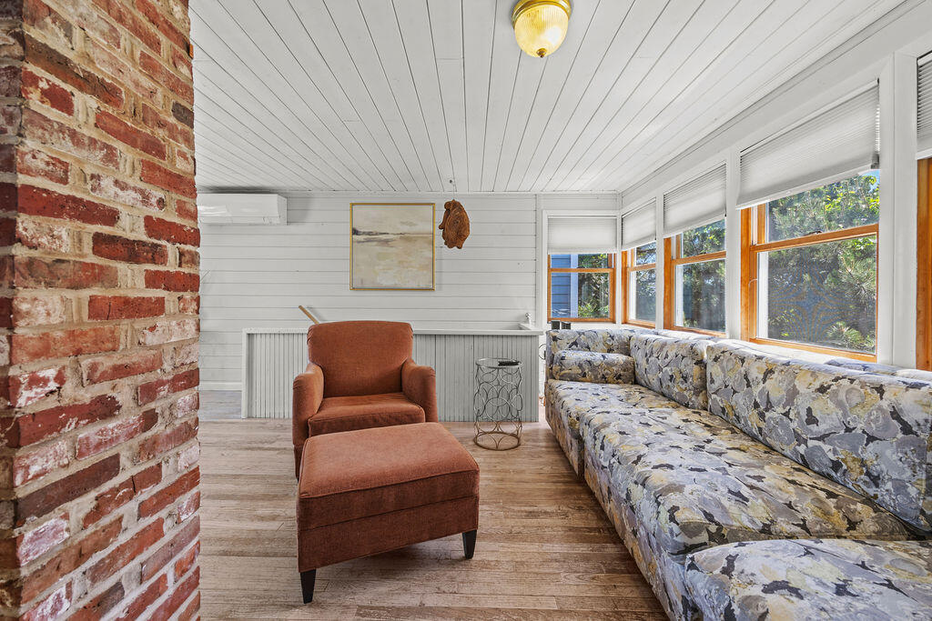 3 Surf Avenue