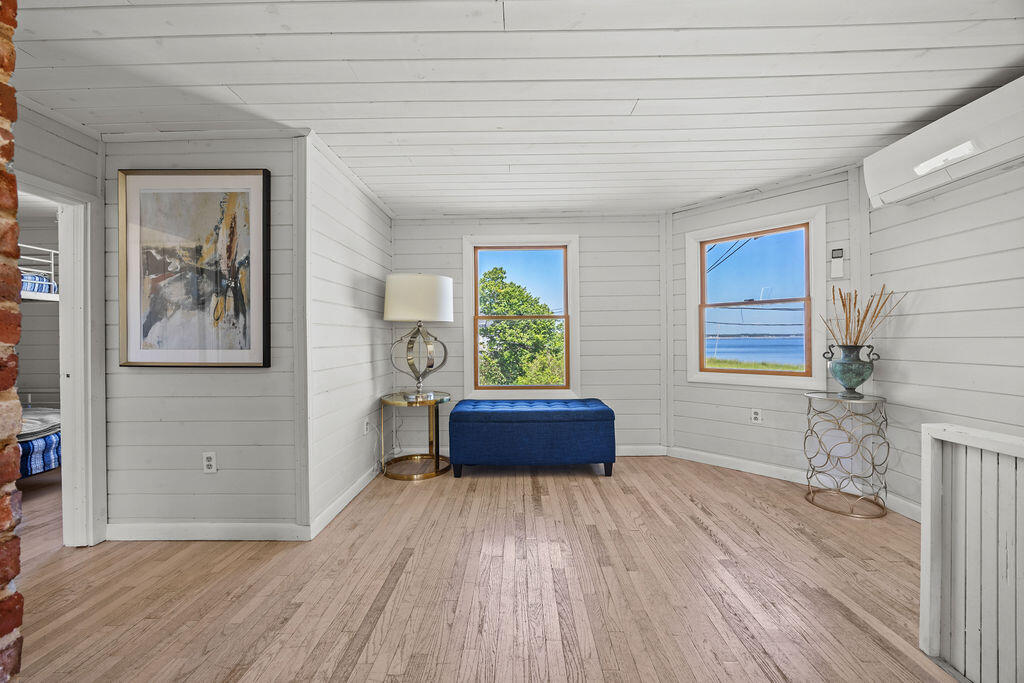 3 Surf Avenue