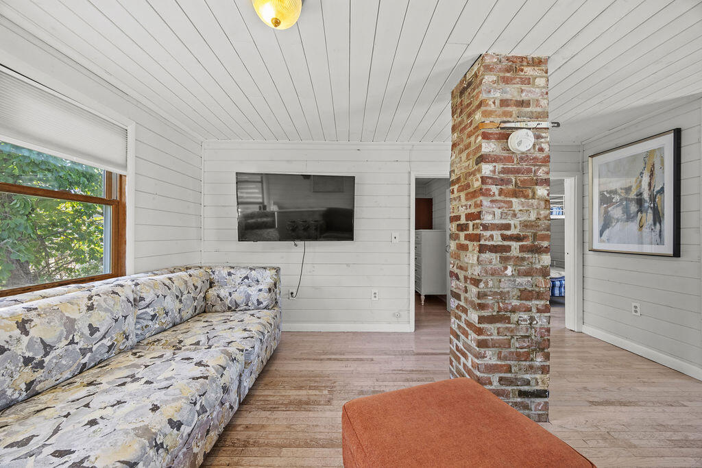 3 Surf Avenue