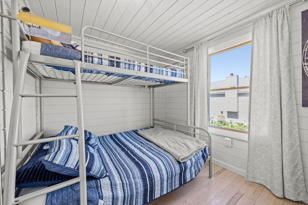 3 Surf Avenue