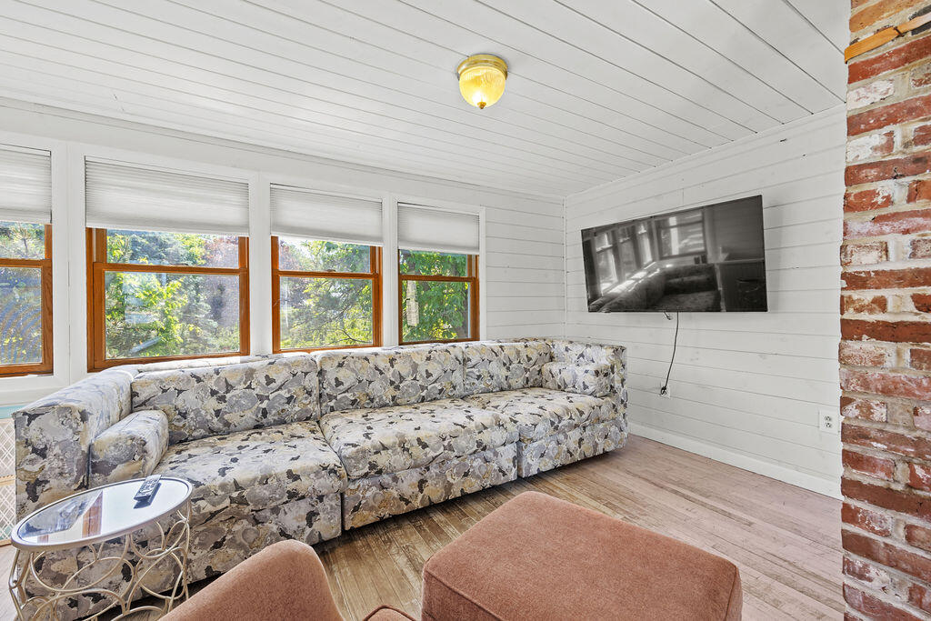 3 Surf Avenue