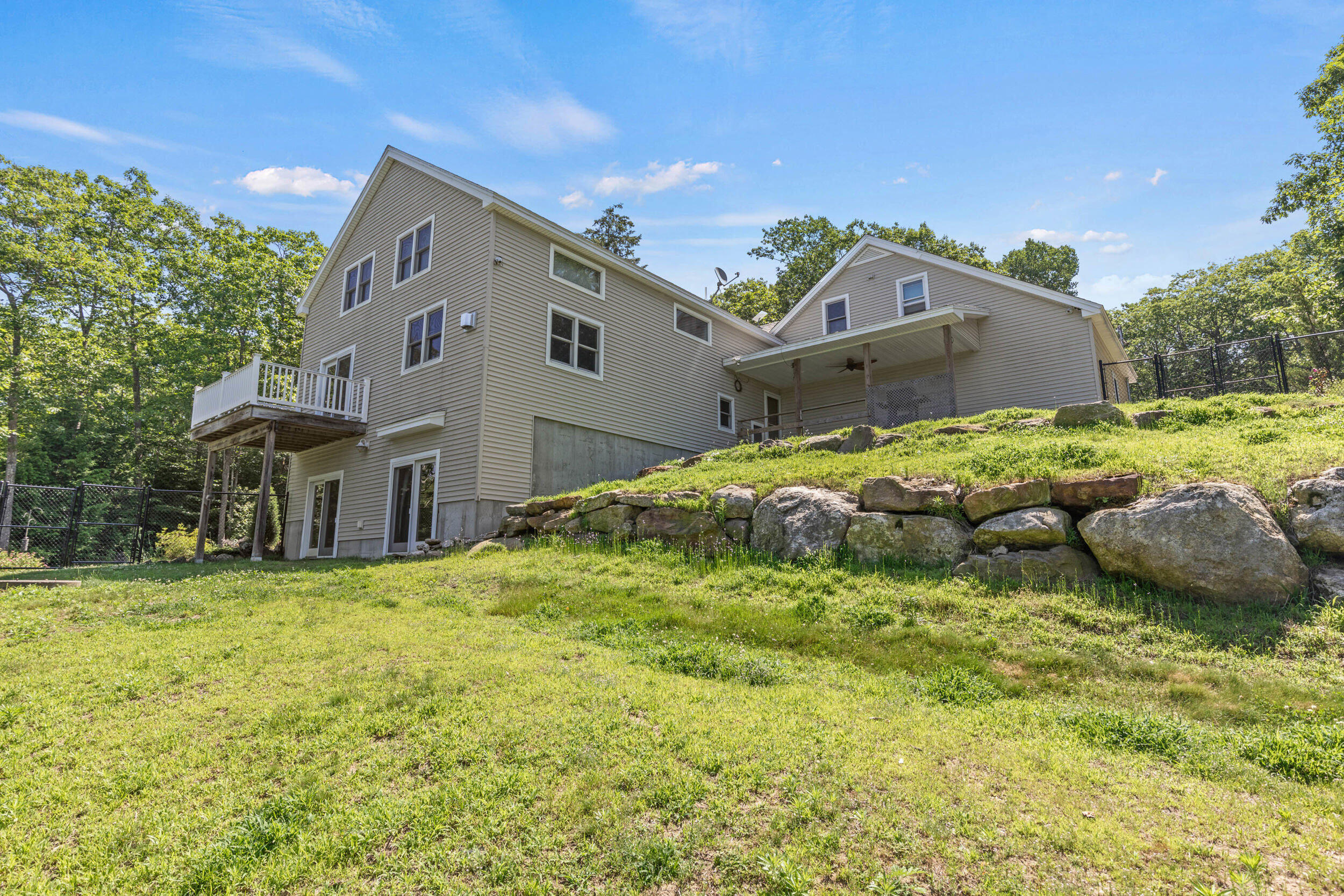 71 TAVERN Hill