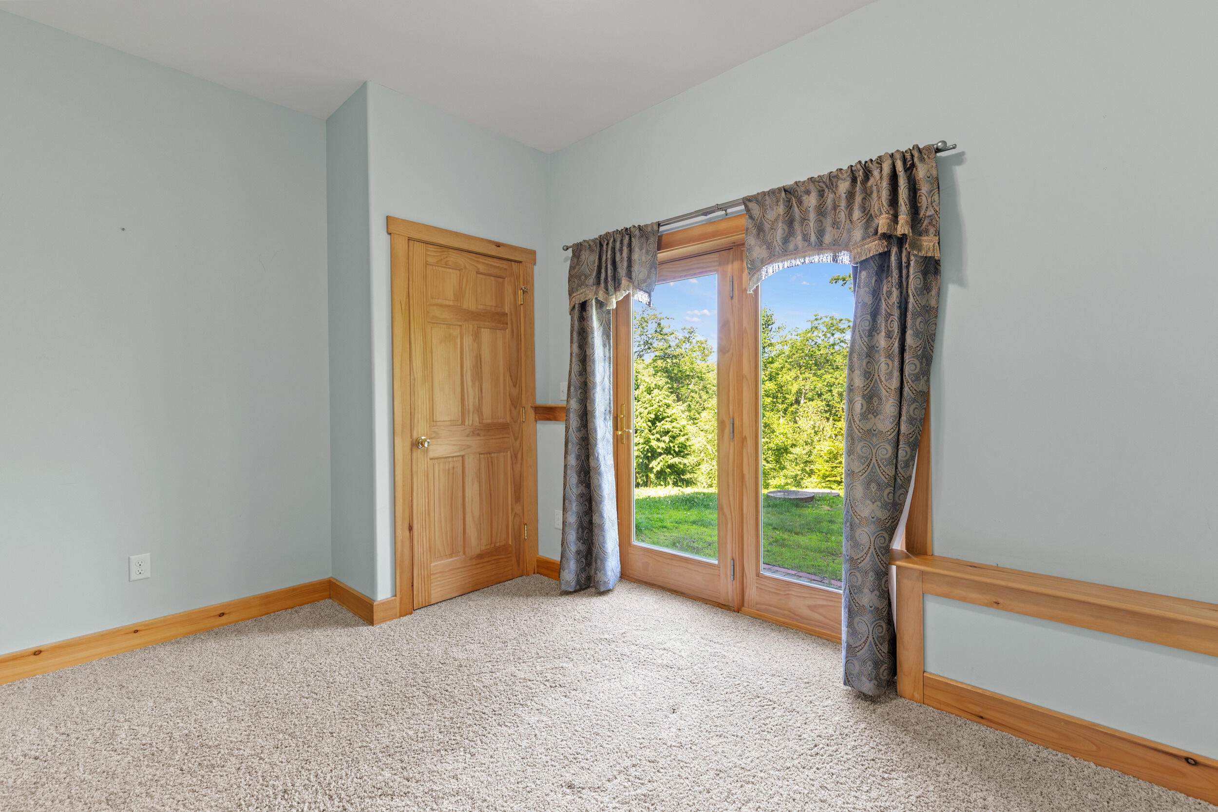 71 TAVERN Hill