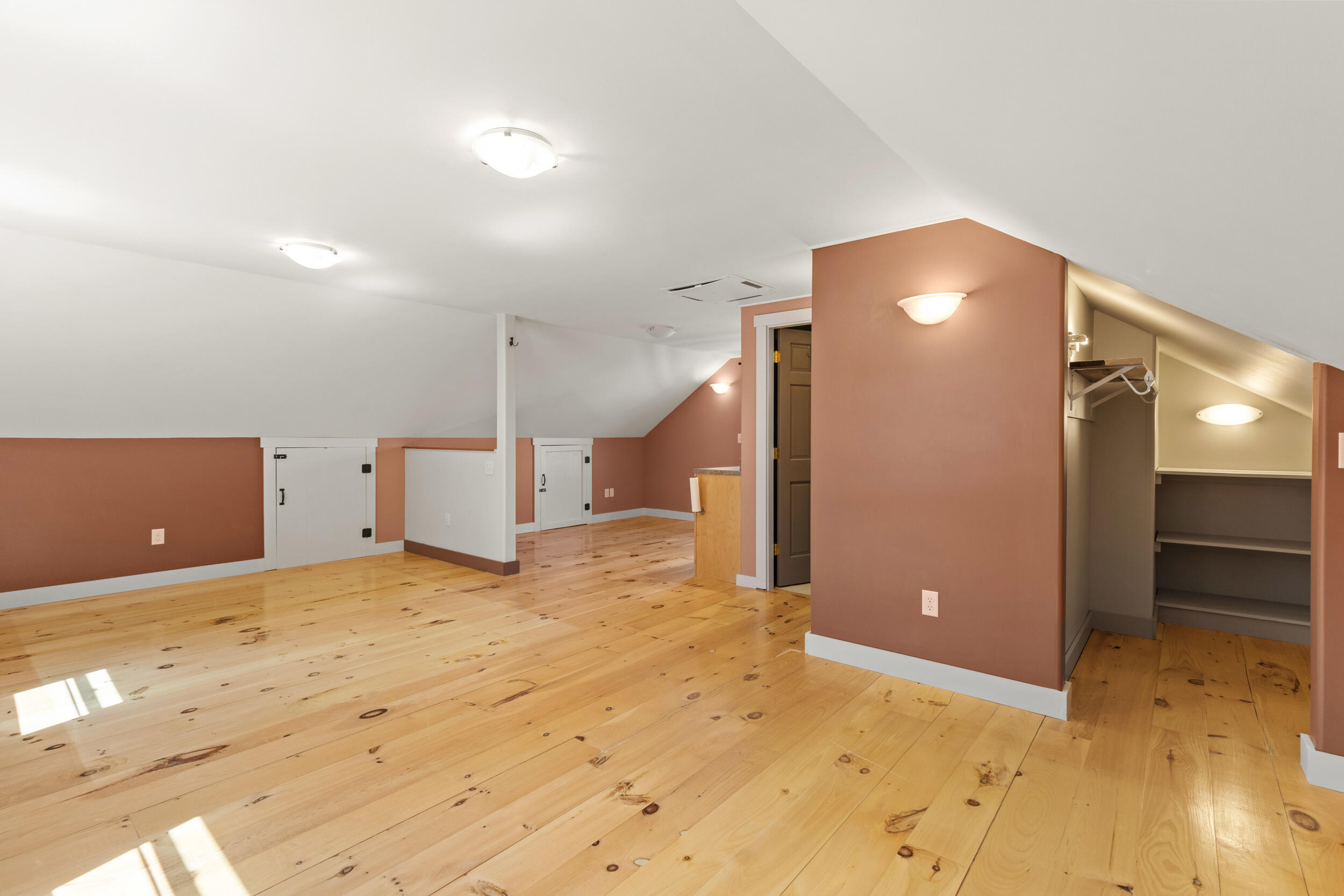 71 TAVERN Hill