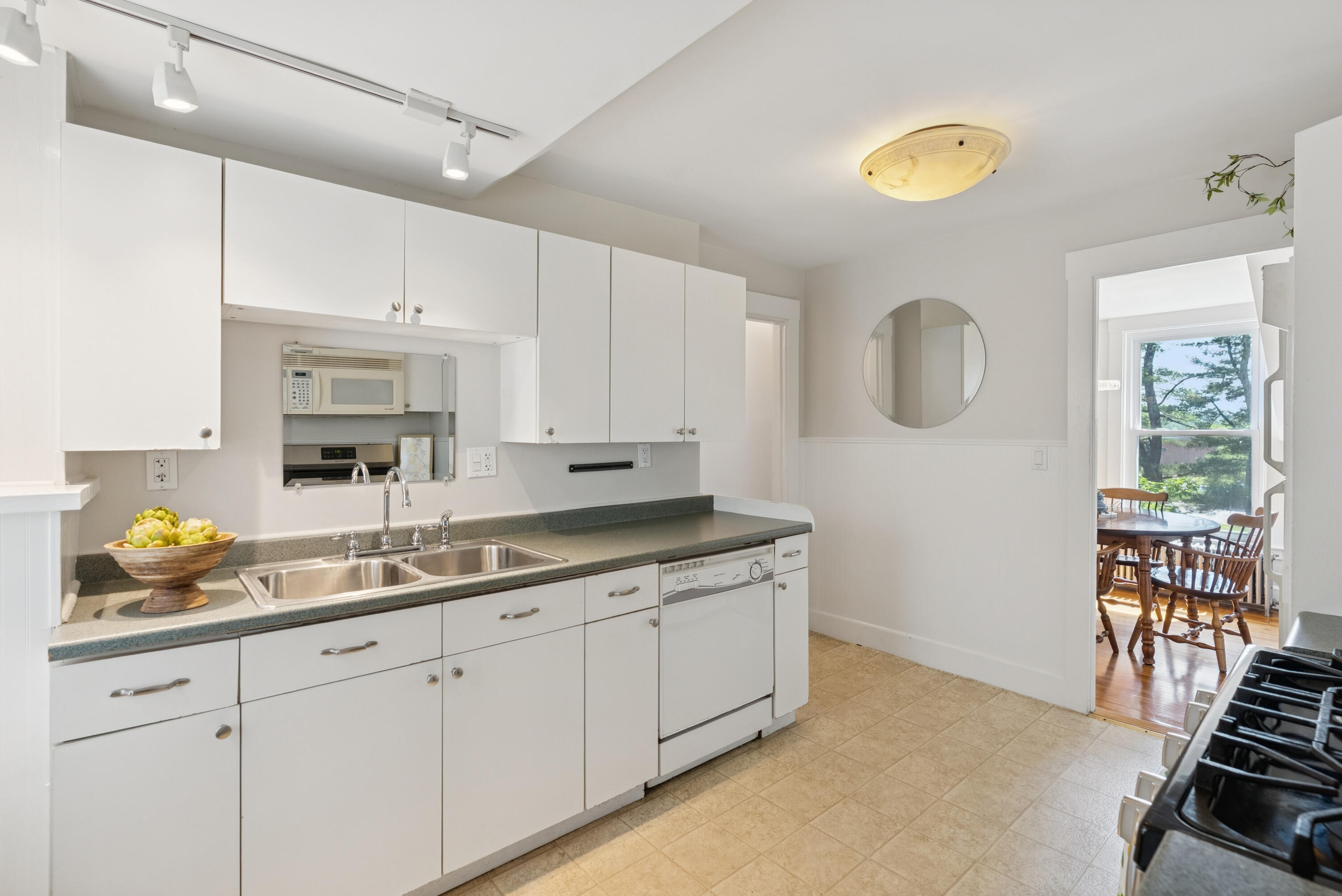 236-240 Concord Street W