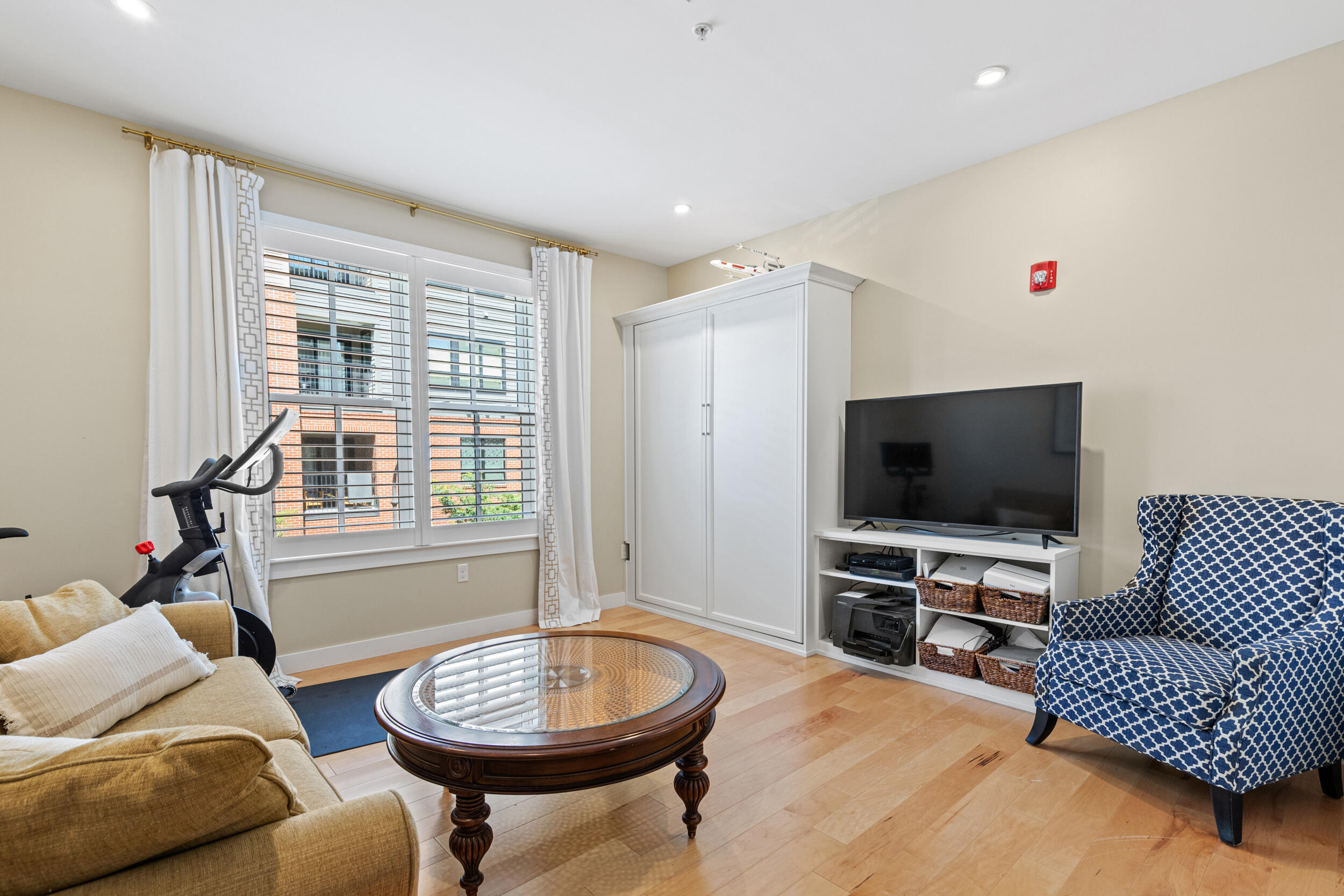 15 Middle Street, 308