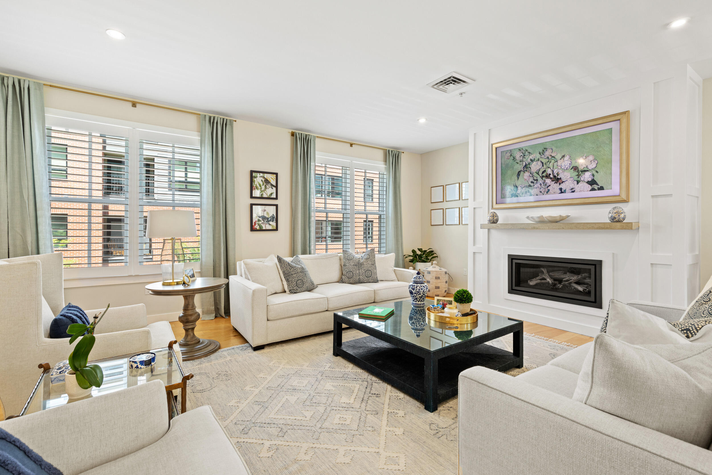 15 Middle Street, 308