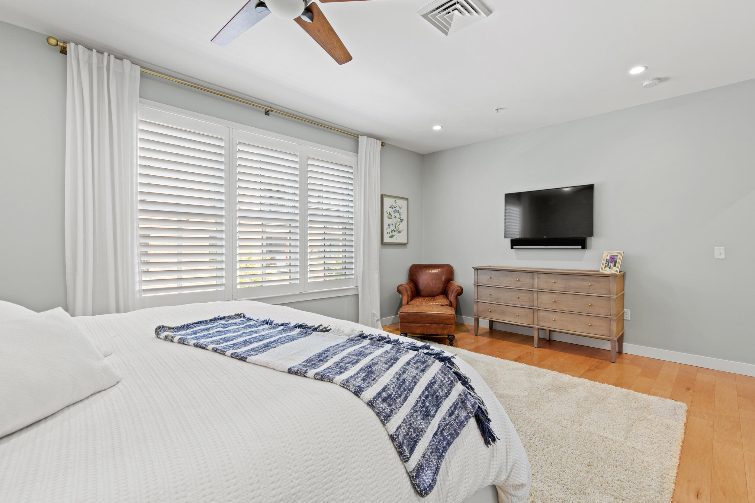 15 Middle Street, 308