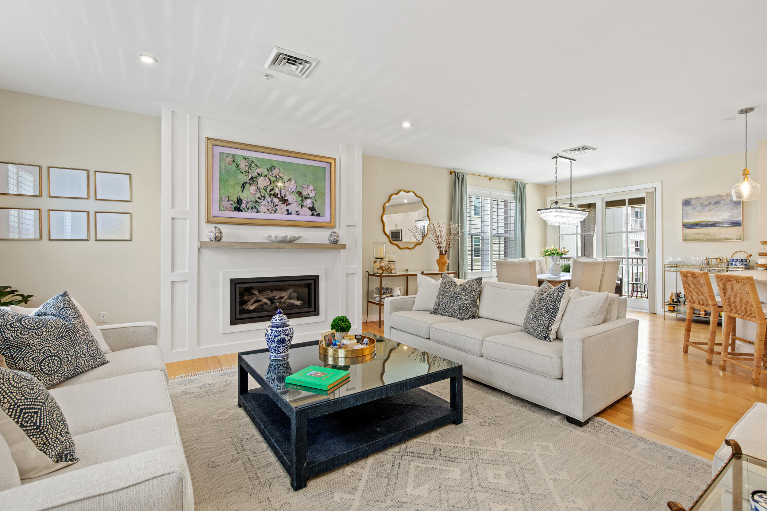 15 Middle Street, 308