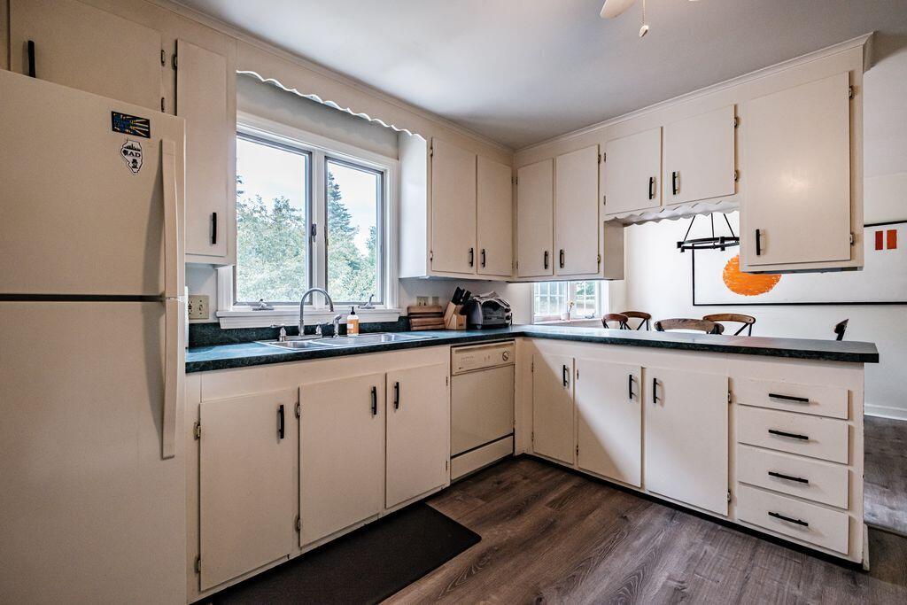 13 Country Charm Road, Cumberland