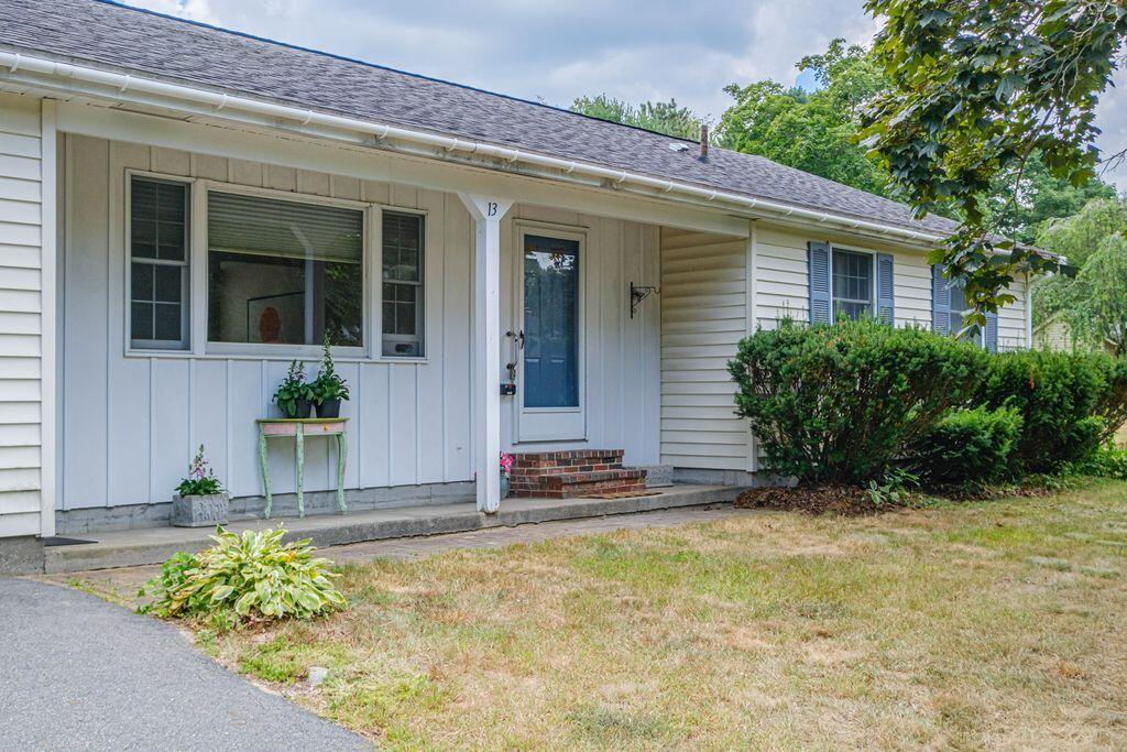 13 Country Charm Road, Cumberland