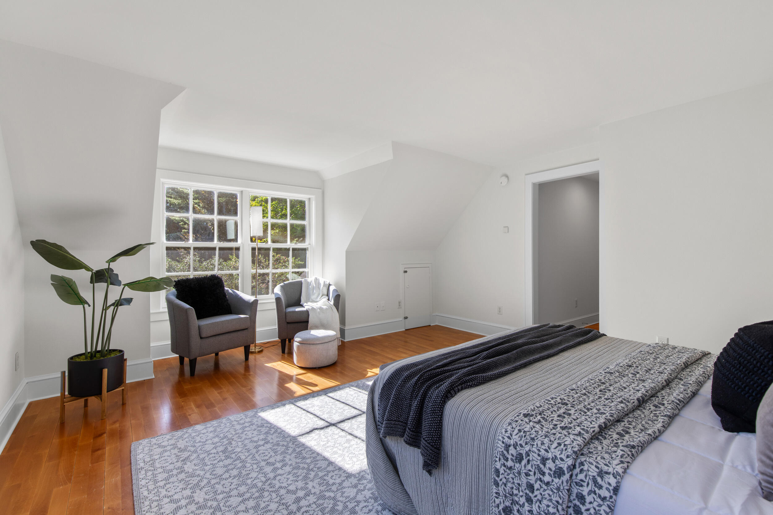 25 Meadowbrook Lane