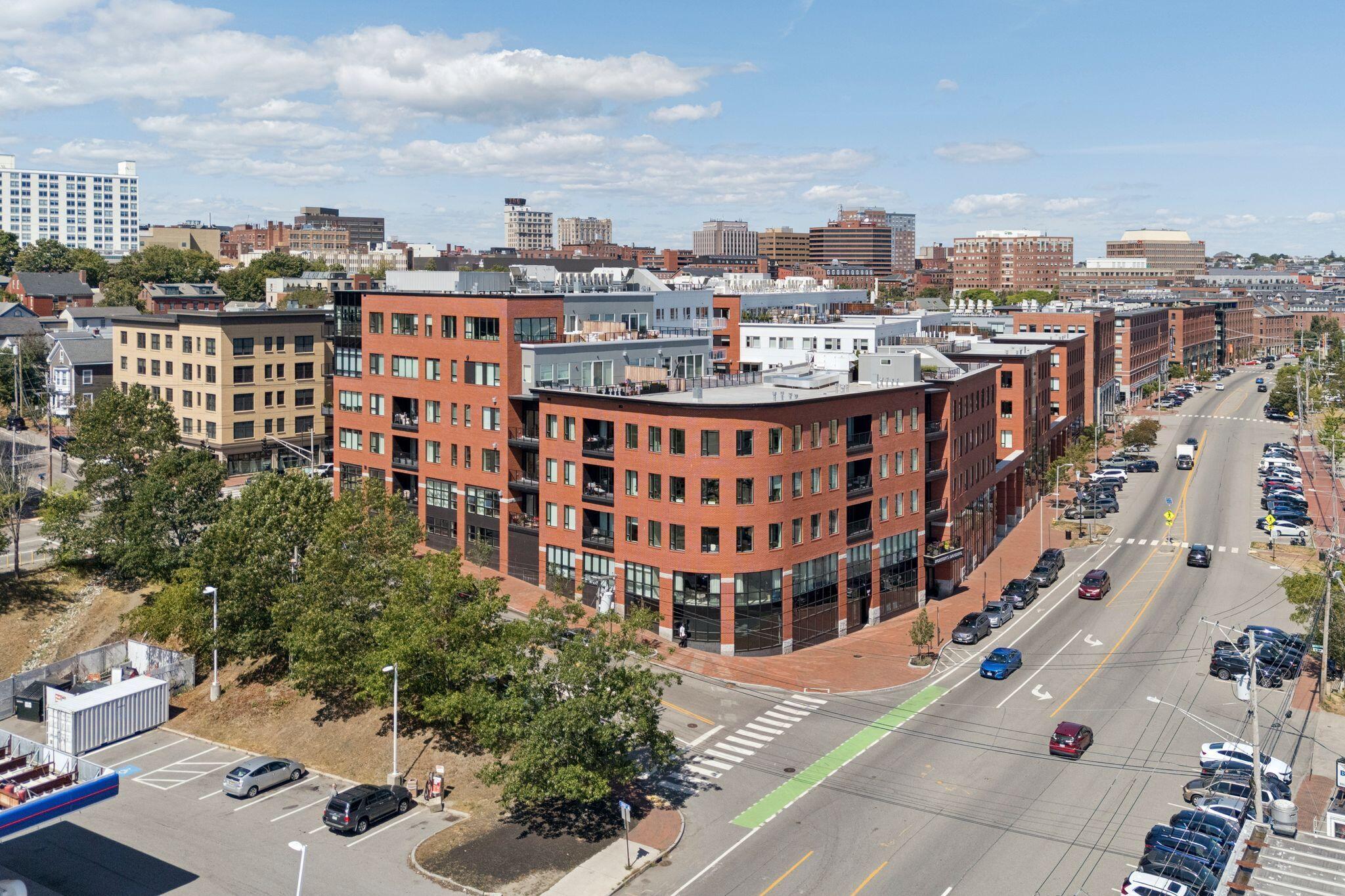 387 Commercial Street, 525