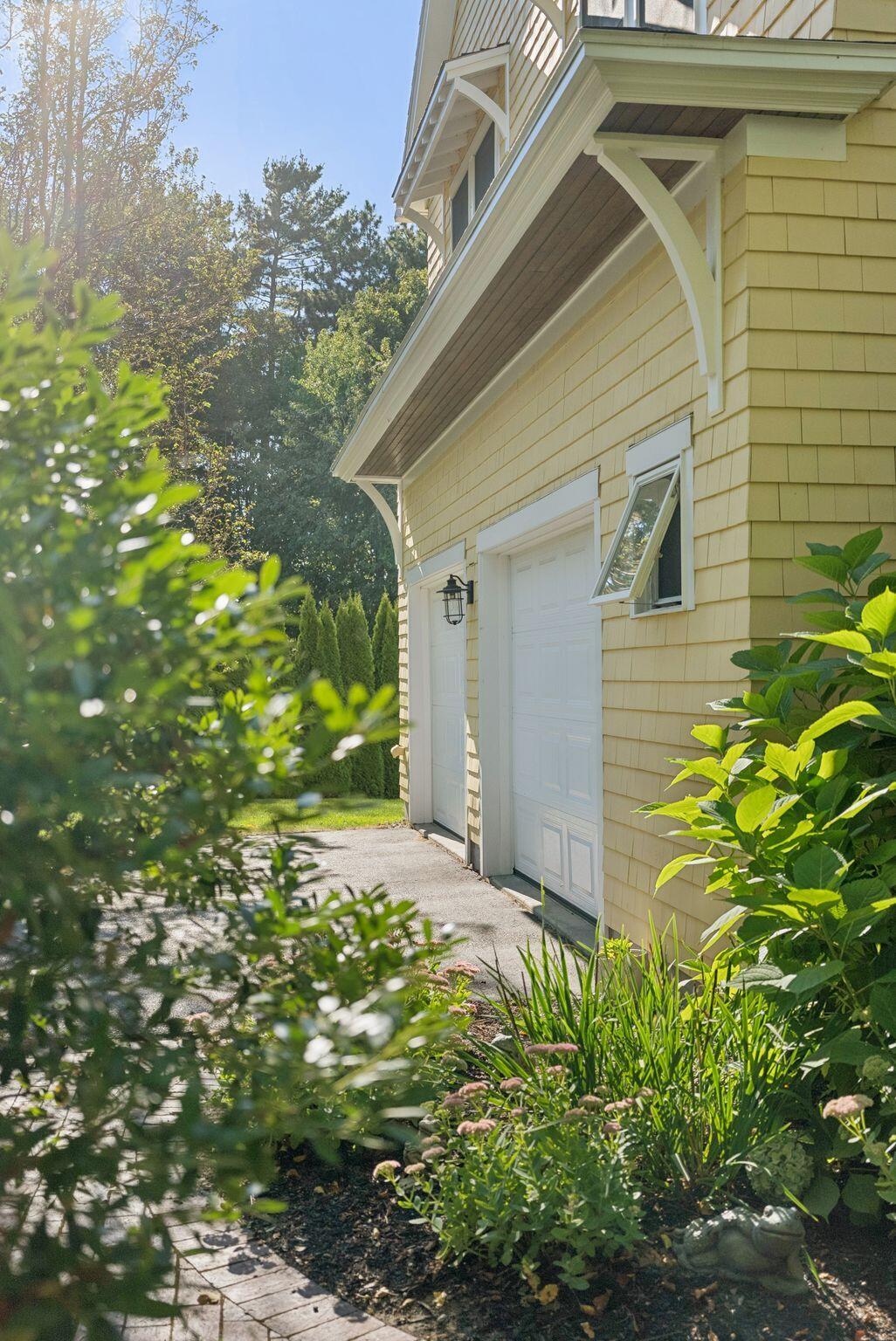 16 Leighton Farm Road