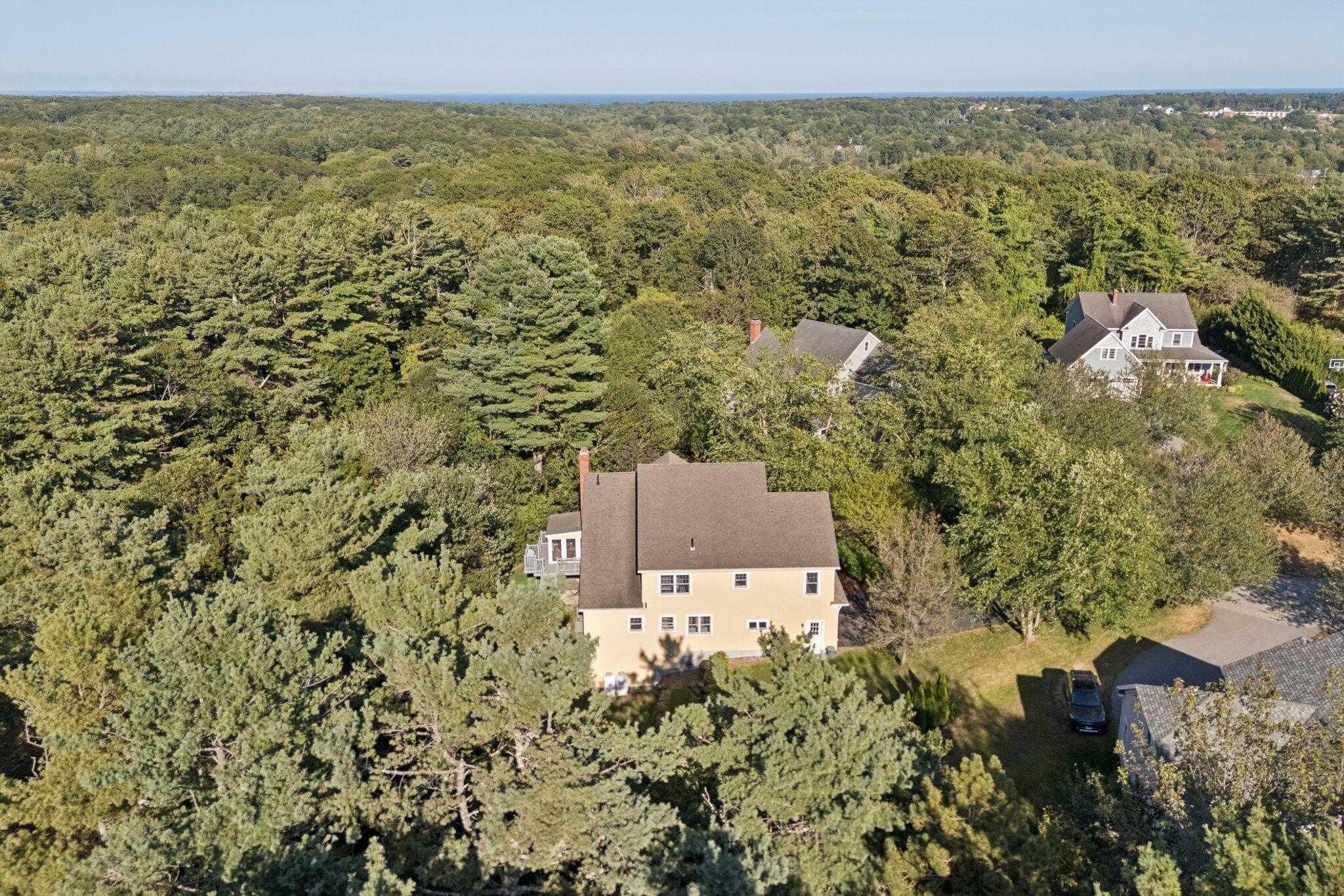 16 Leighton Farm Road