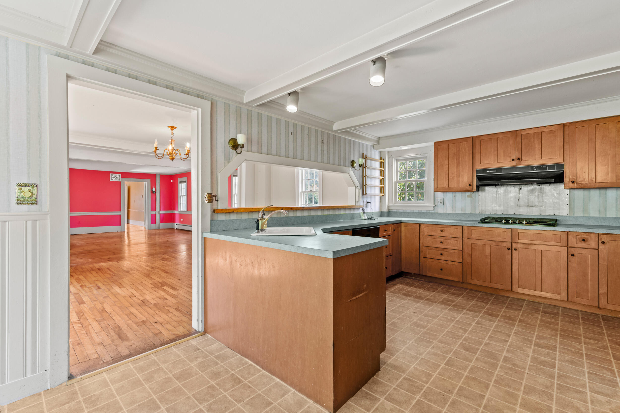 86 Pleasant Street