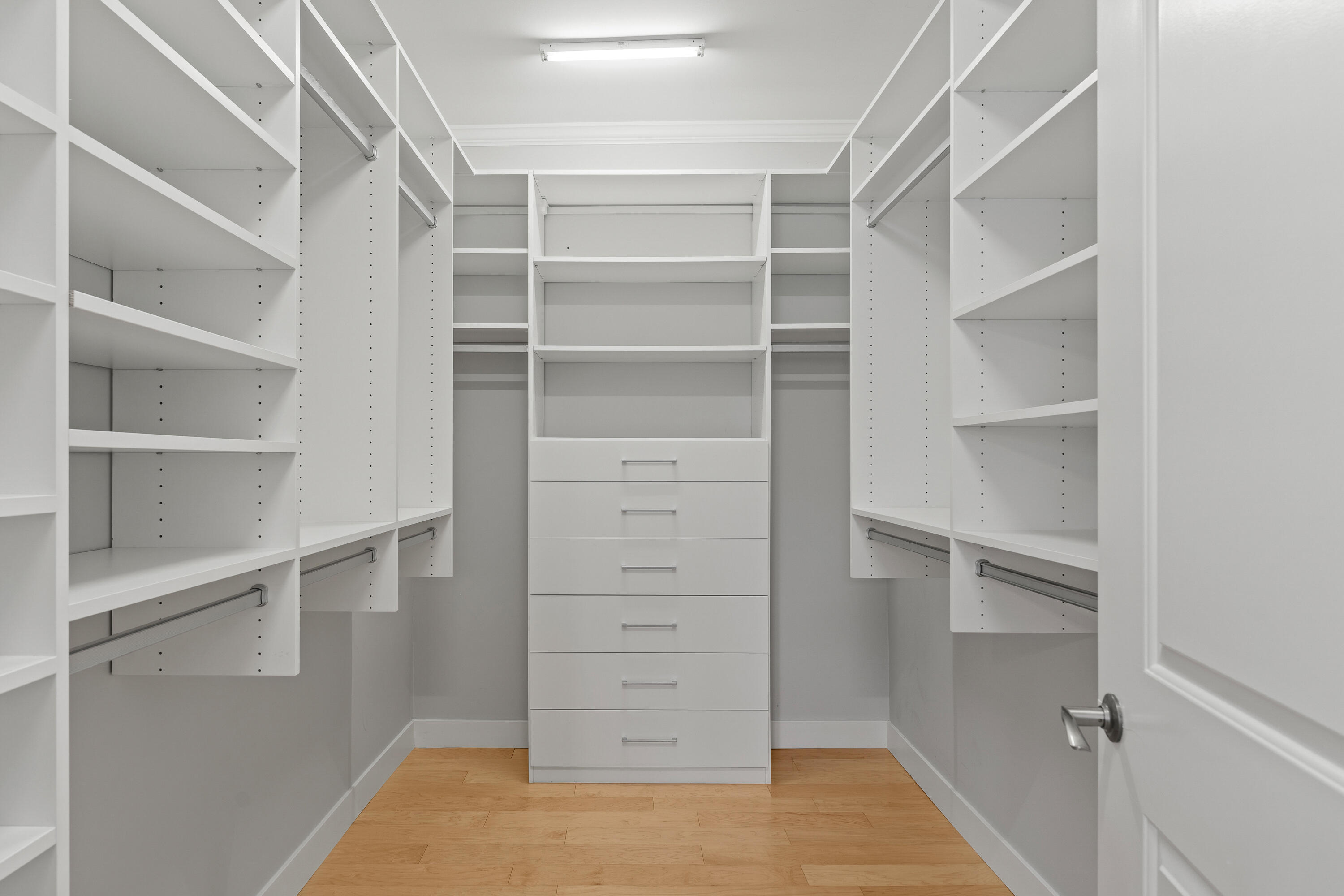 15 Middle Street 208