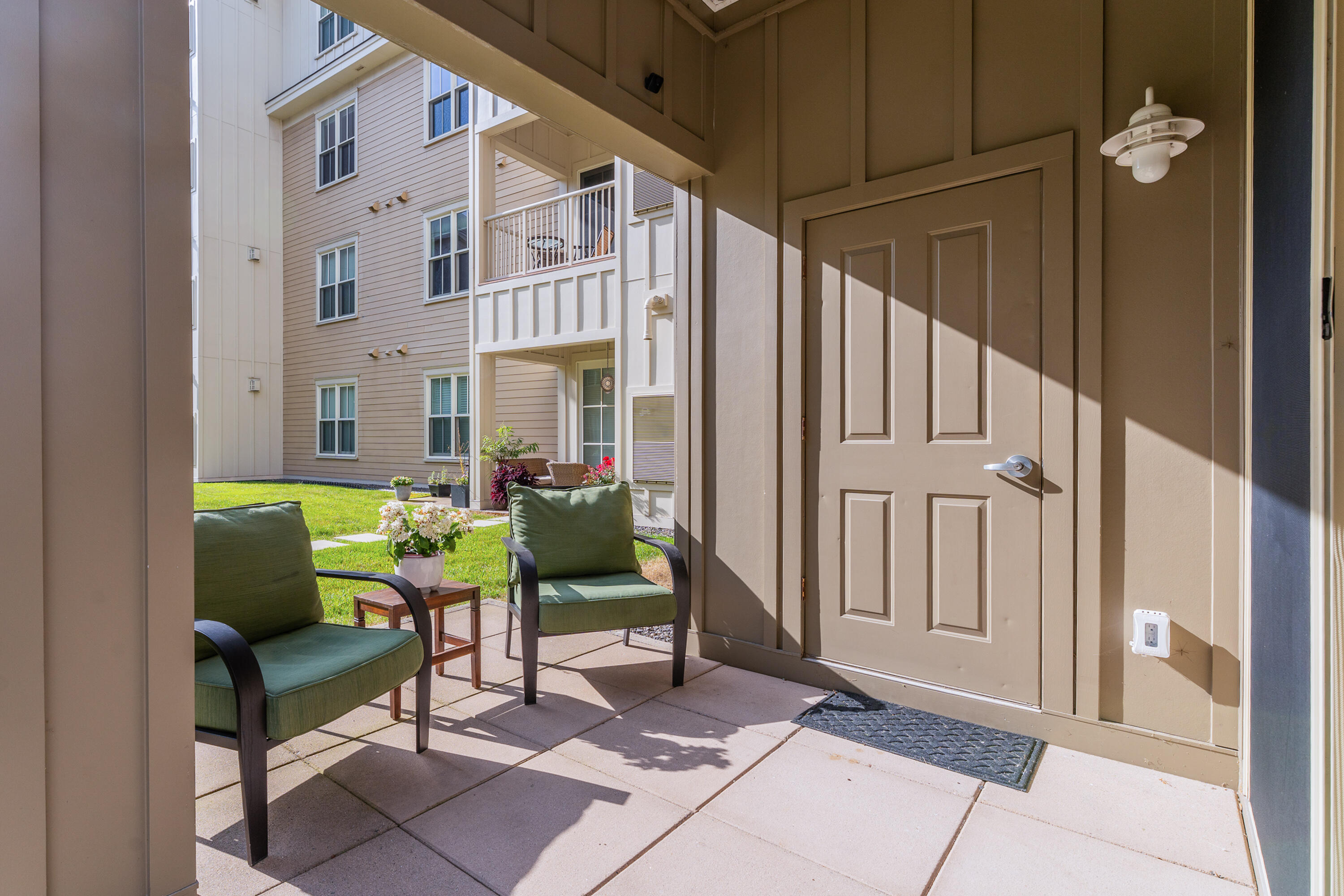 15 Middle Street 208