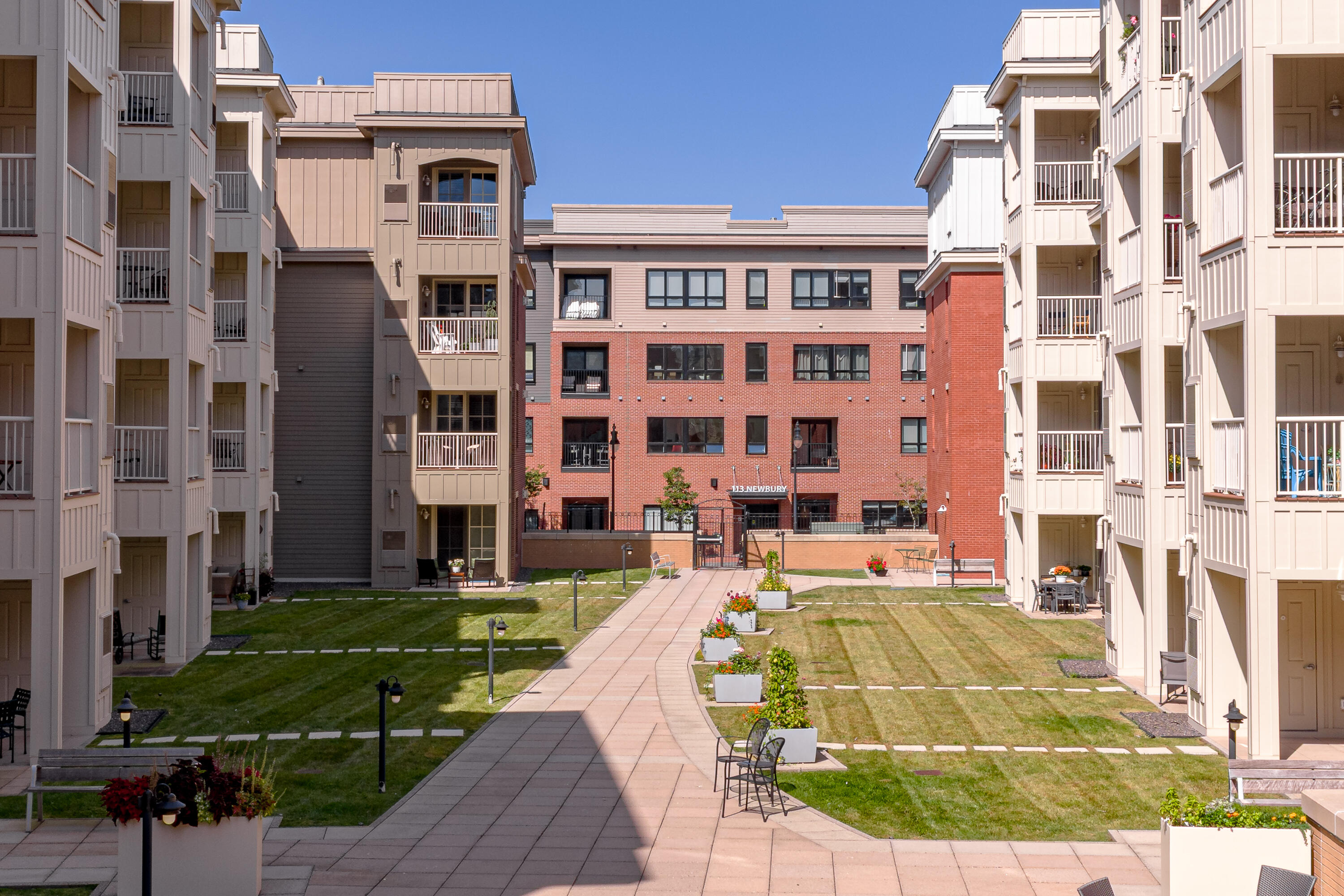 15 Middle Street 208