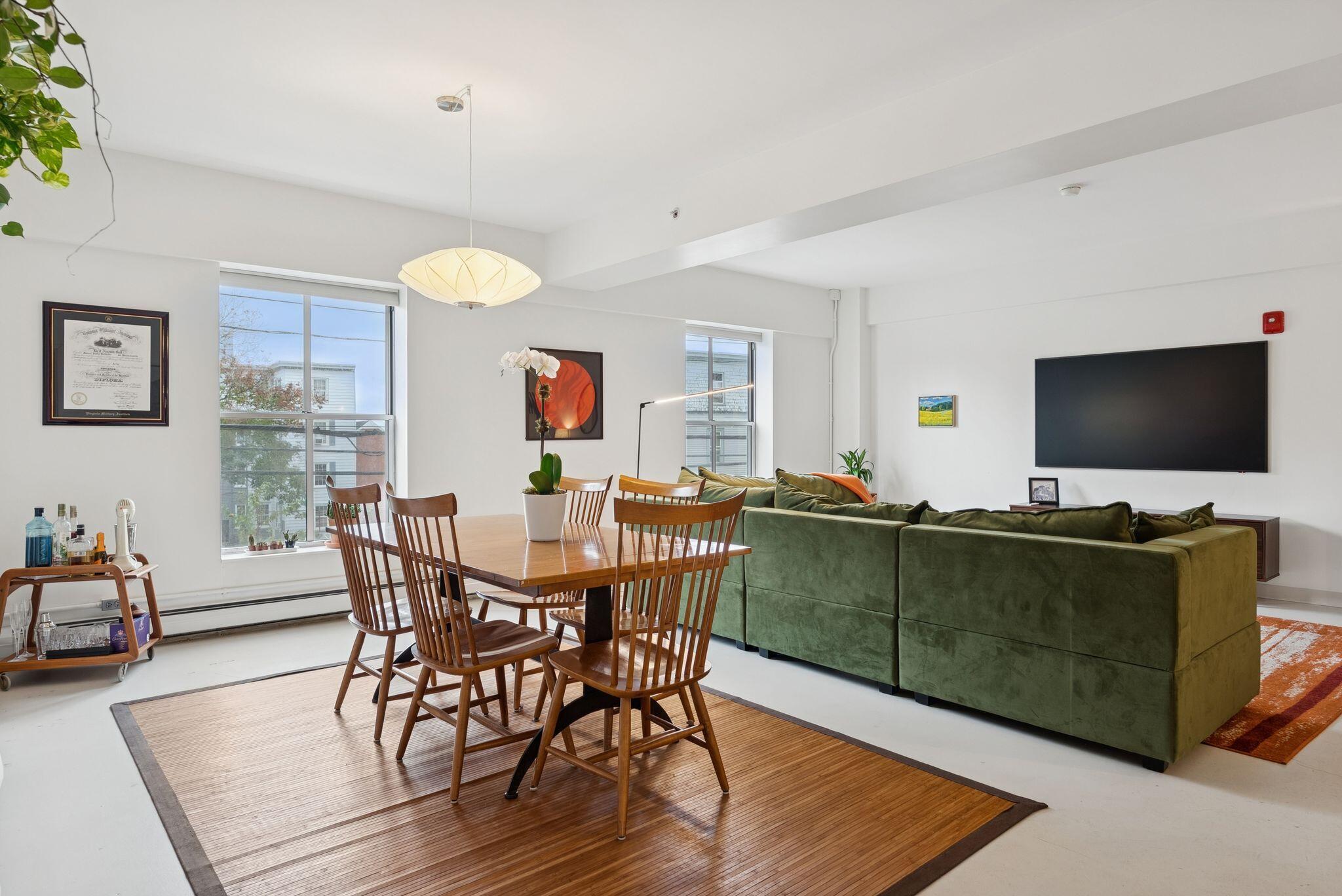 21 Chestnut Street, 203