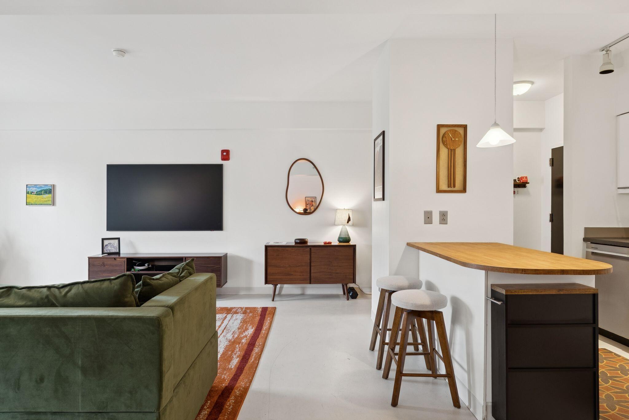 21 Chestnut Street, 203