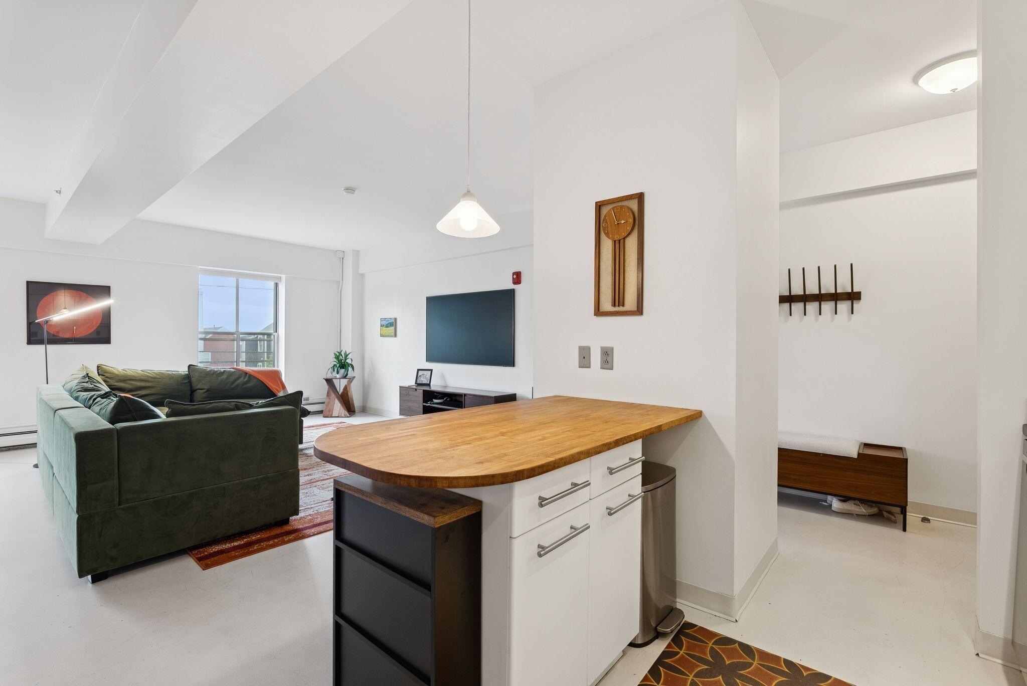 21 Chestnut Street, 203