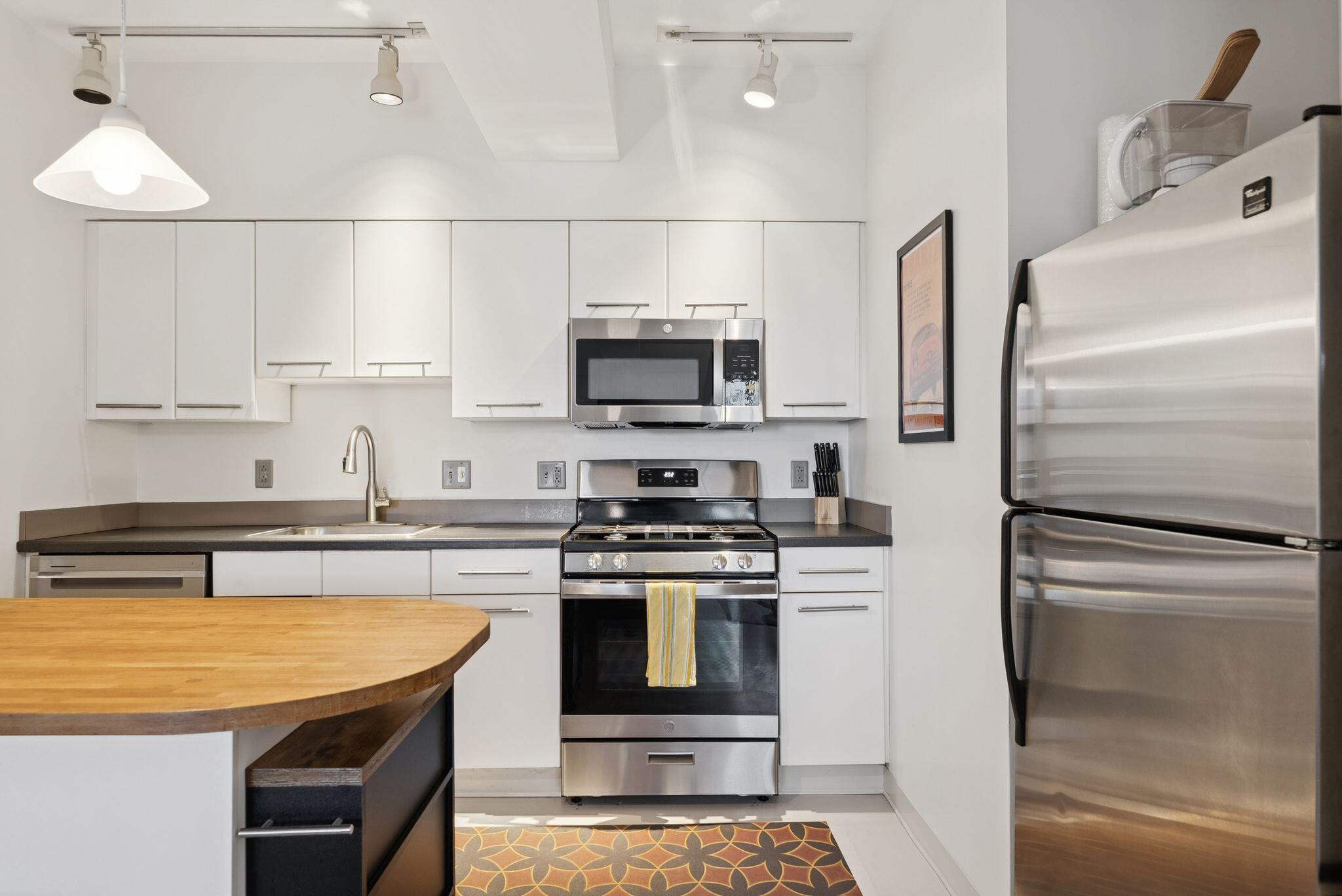 21 Chestnut Street, 203